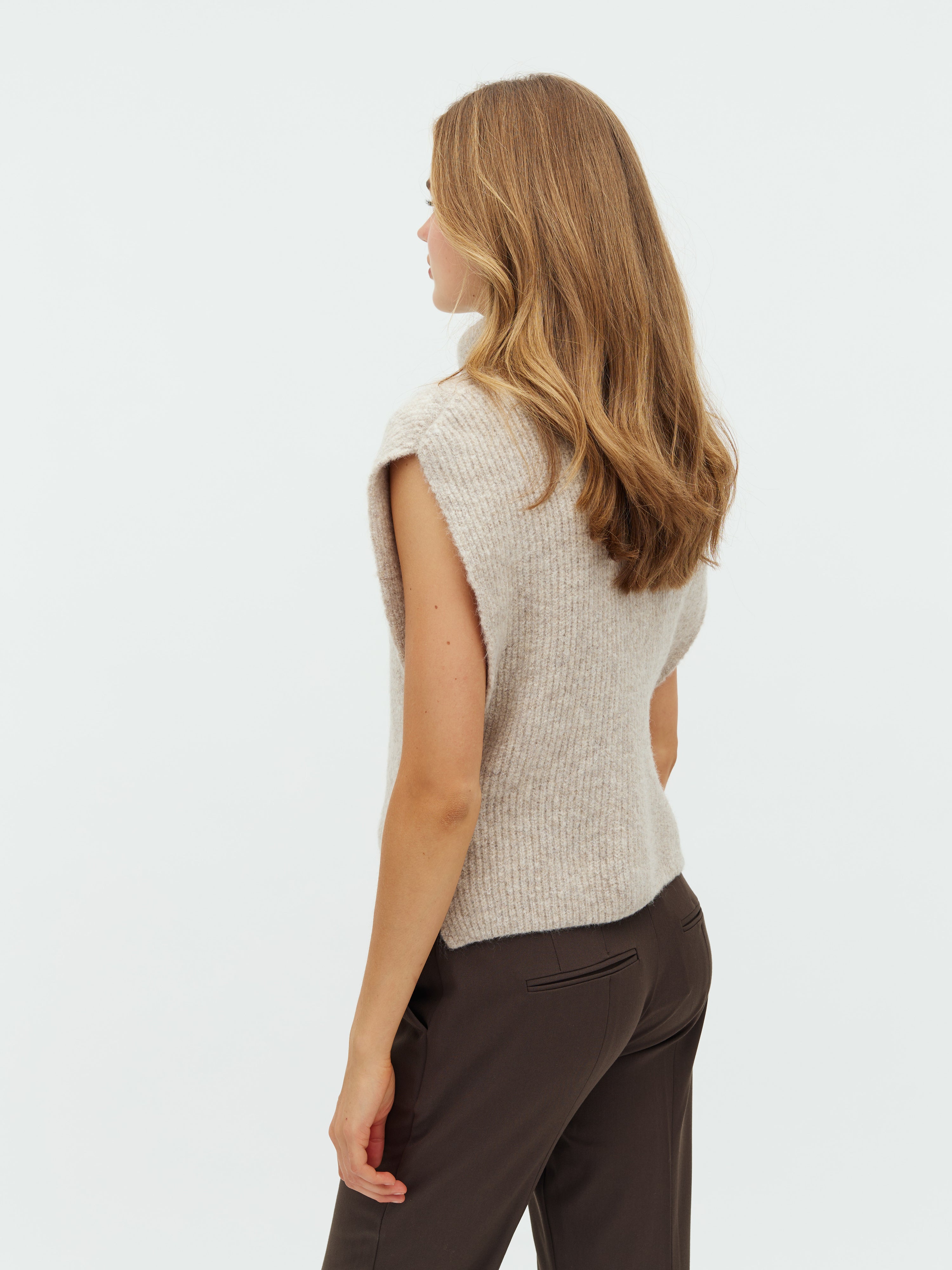 Tristiana-M_Light Taupe Melange_Model_2