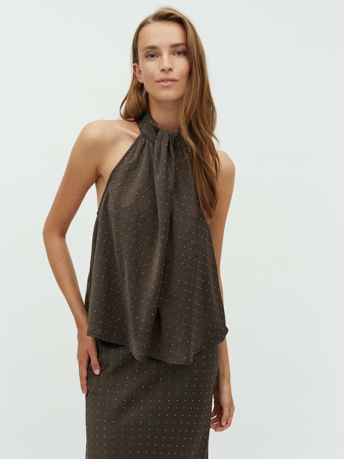 Zuzela-M_Dark Grey_Model_0