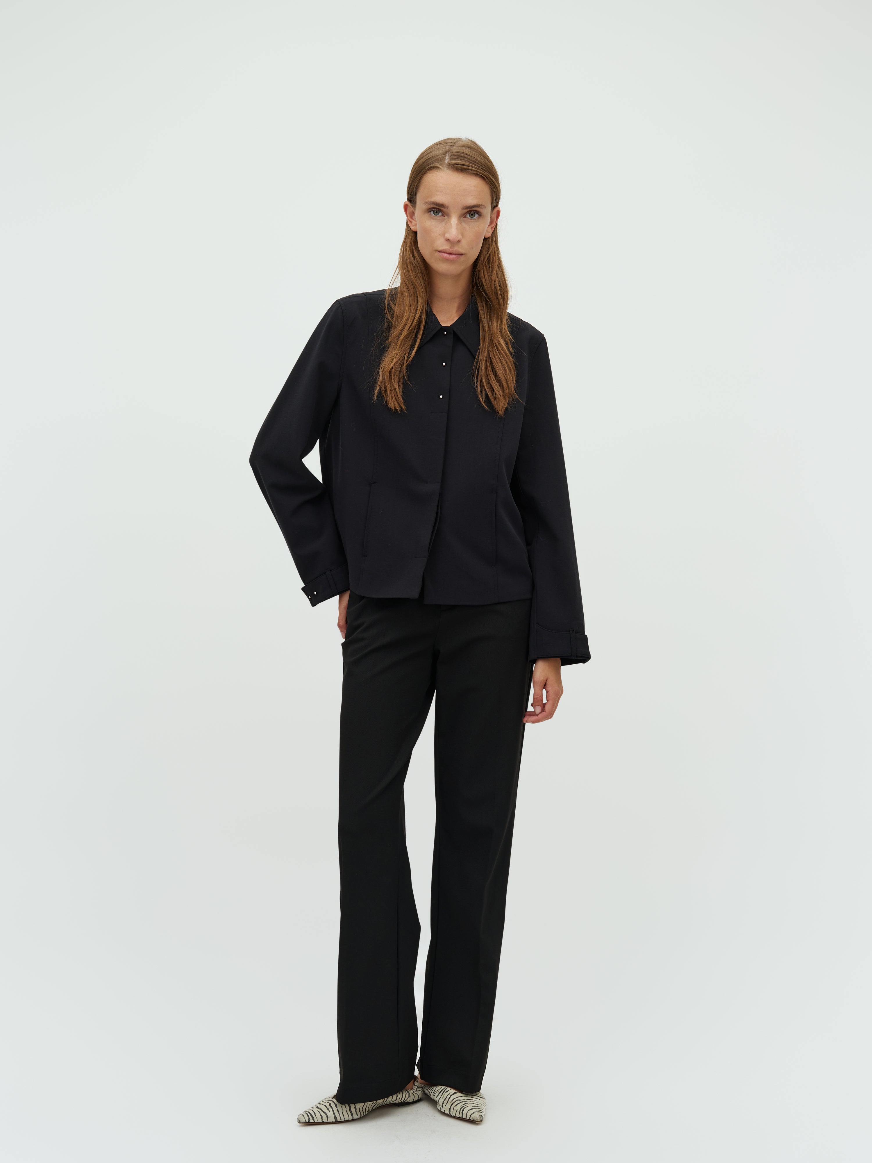 Vianni-M_Black_Model_0