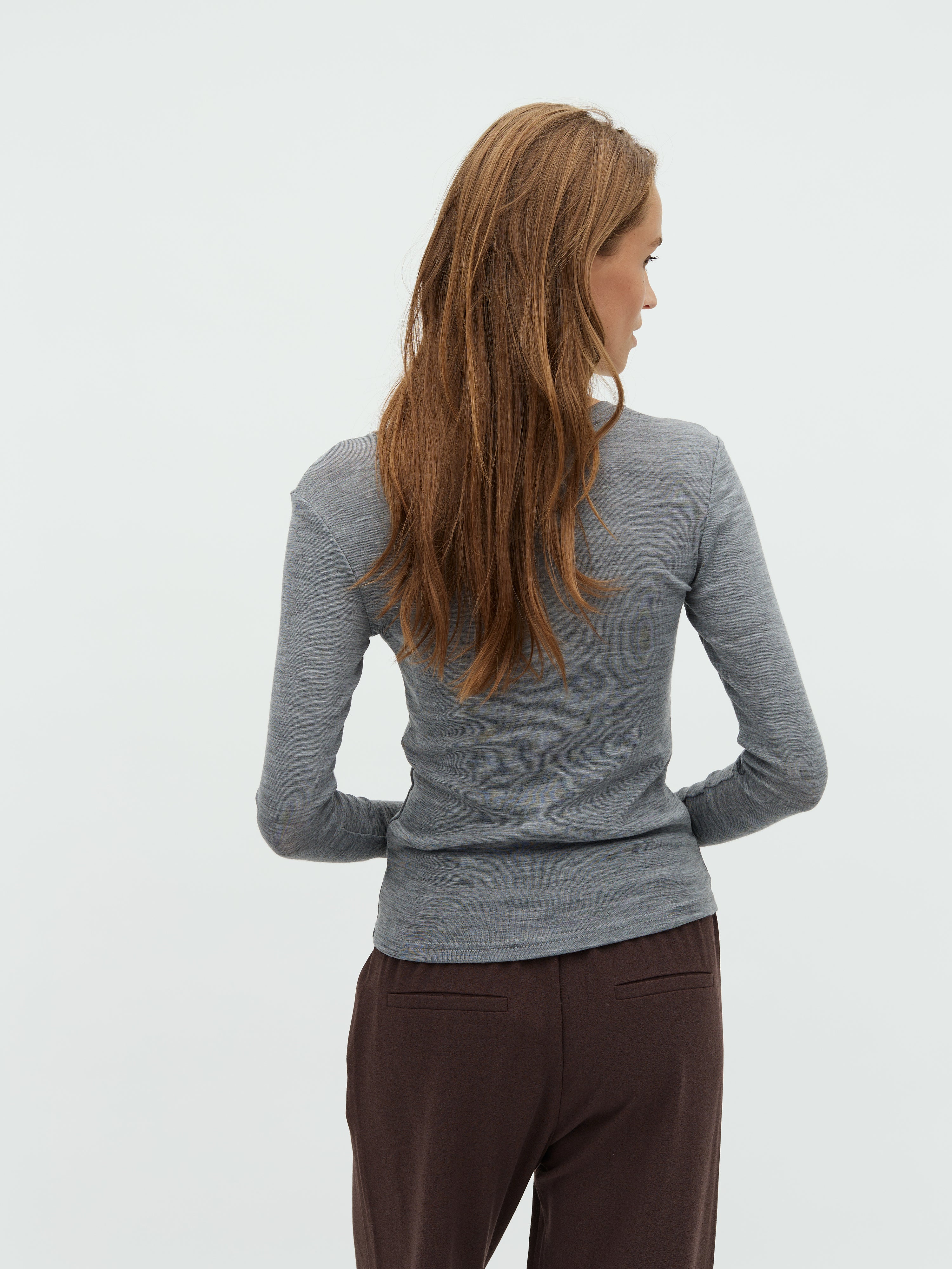 Christina-M_Medium Grey Melange_Model_5