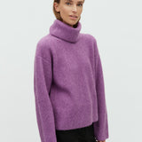 Kemina-M_Gentle Violet stripe_Model_0