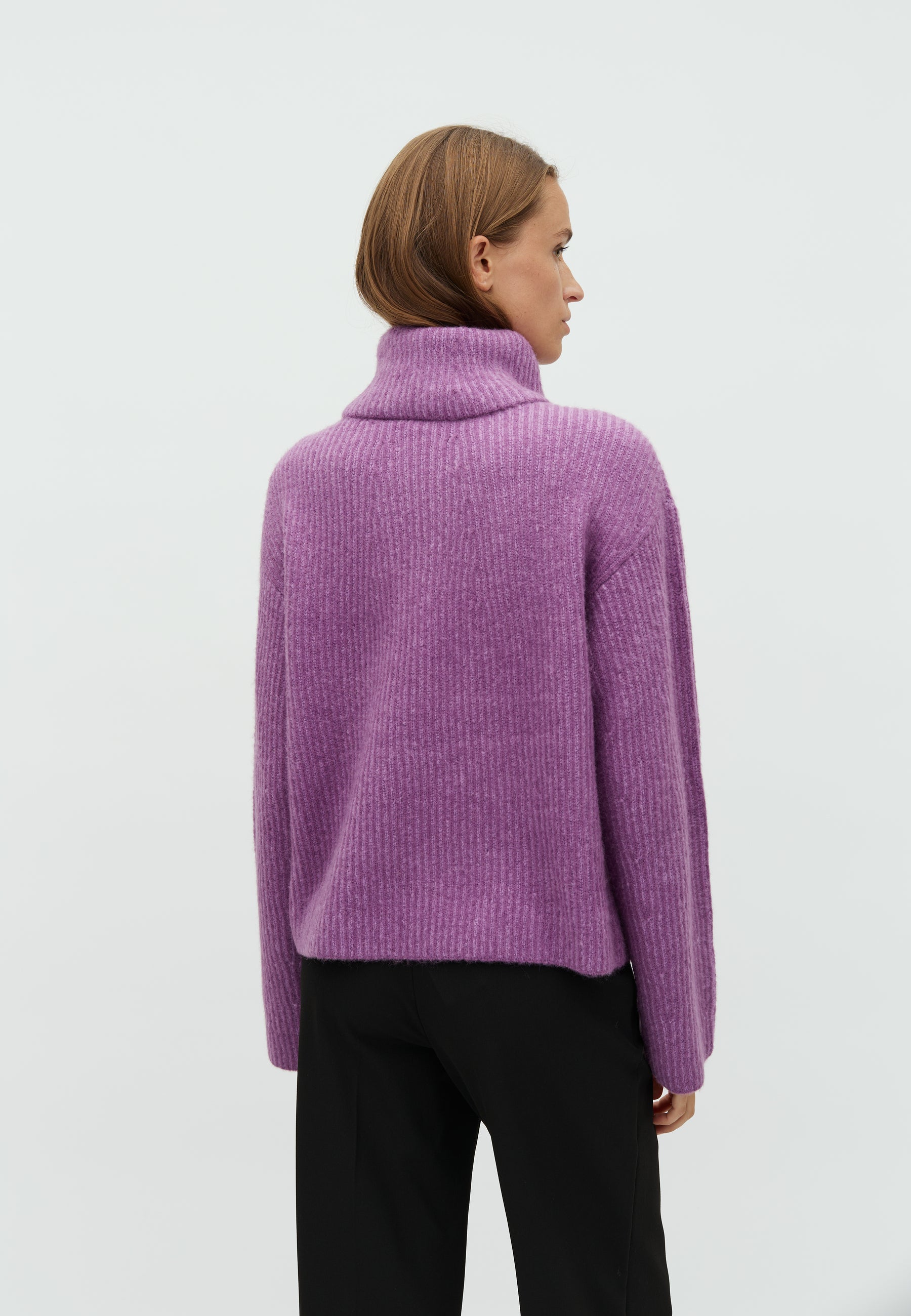 Kemina-M_Gentle Violet Stripe_Model_1