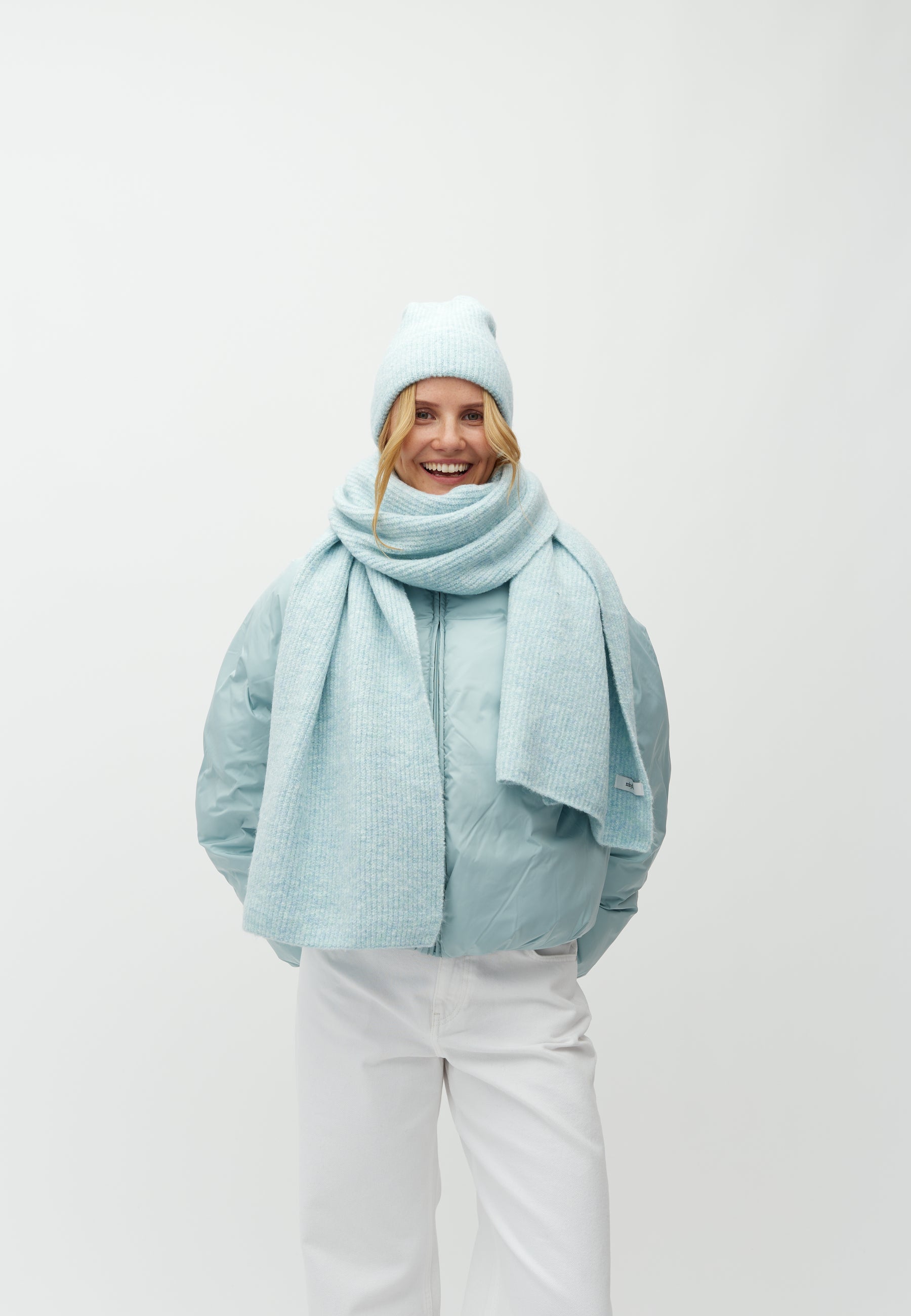 Sanela-M_Airy Blue_Model_0