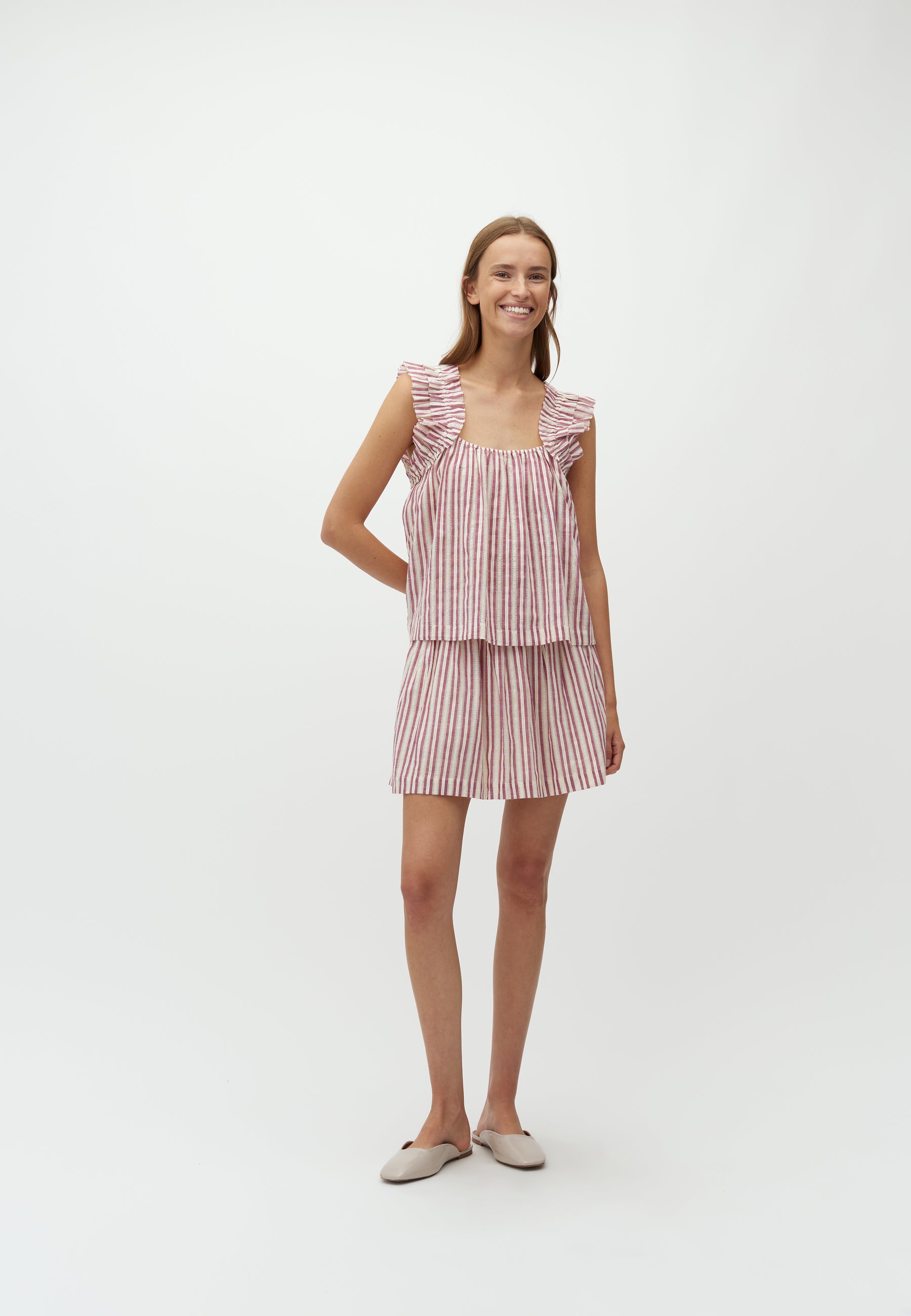 Solaya-M_Thin Red Stripe_Model_0