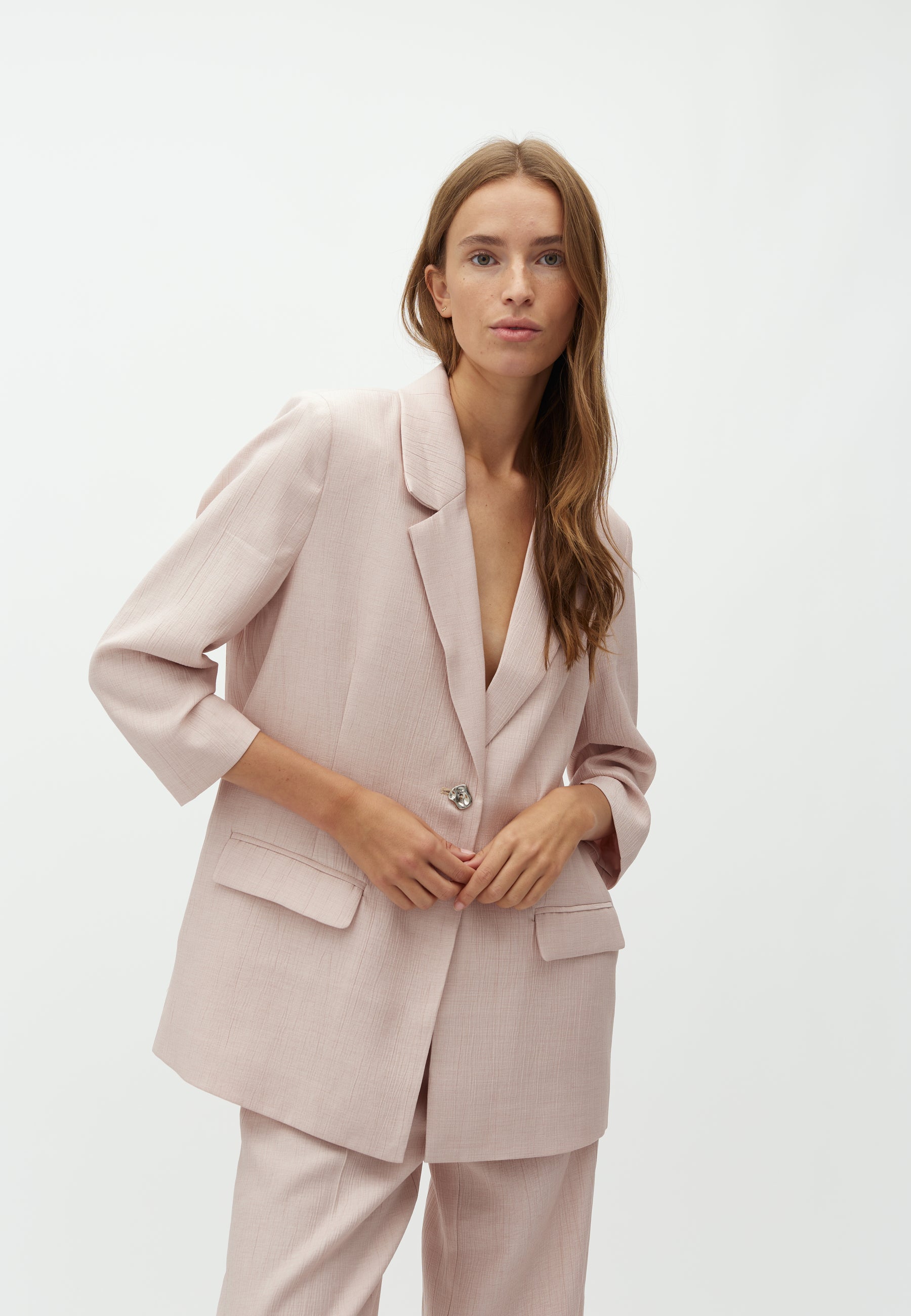 Dravina-M_Rose Red Light Melange_Model_5