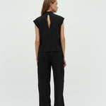 Maaja-M_Black_Model_2