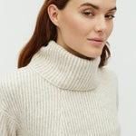 Kemina-M_Light Grey Stripe_Model_1