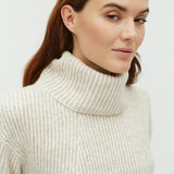 Kemina-M_Light Grey Stripe_Model_1