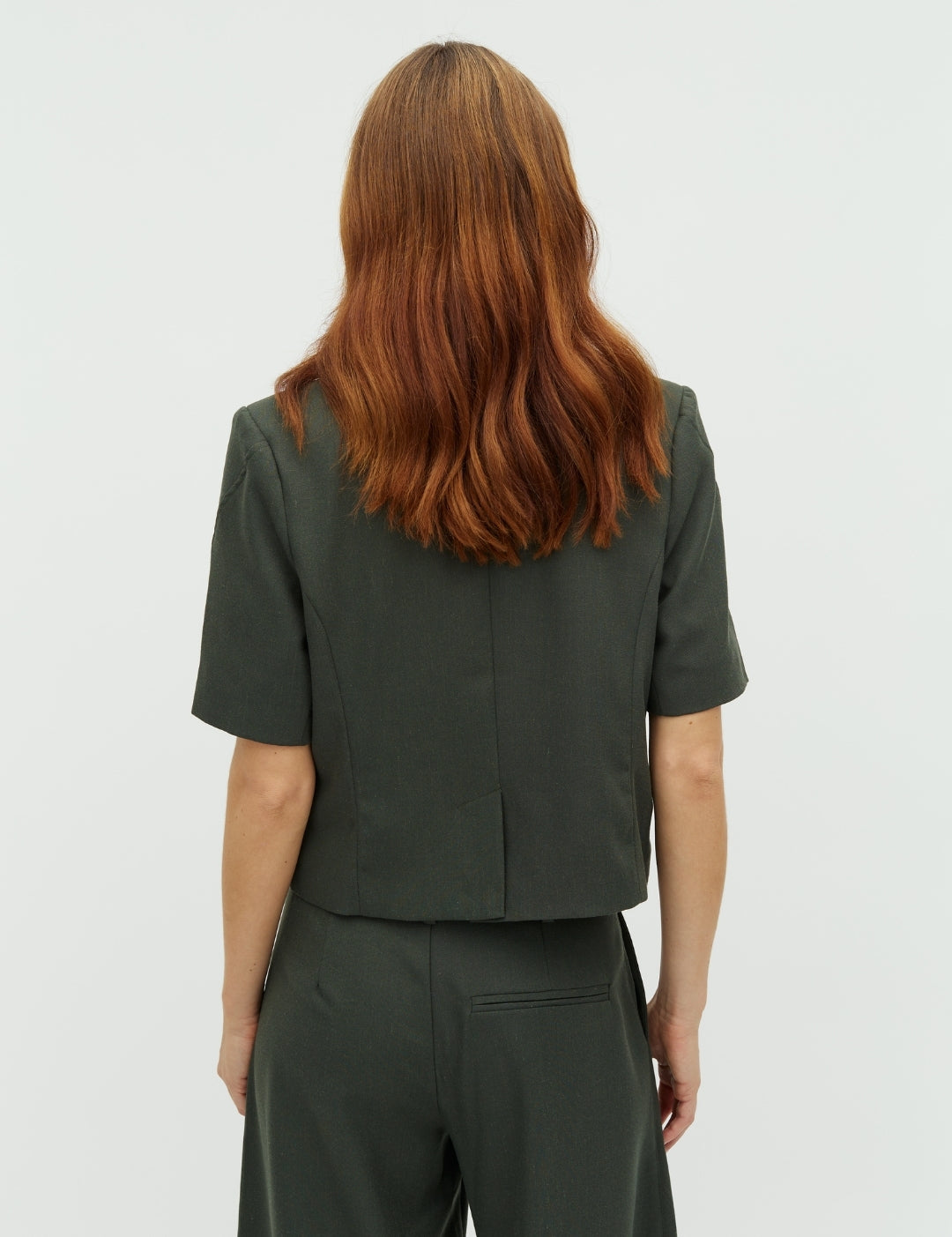 Robina-M_Pine Green_Model_2