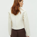 Alfino-M_White Cow_Model_2