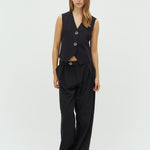 Rosalyn-M_Black_Model_0