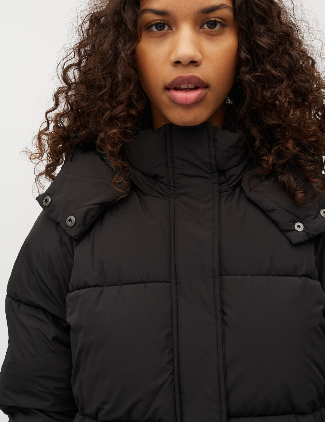 Ela Slit_Black_Model_2