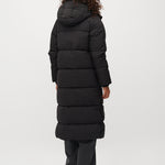 Ela Slit_Black_Model_4