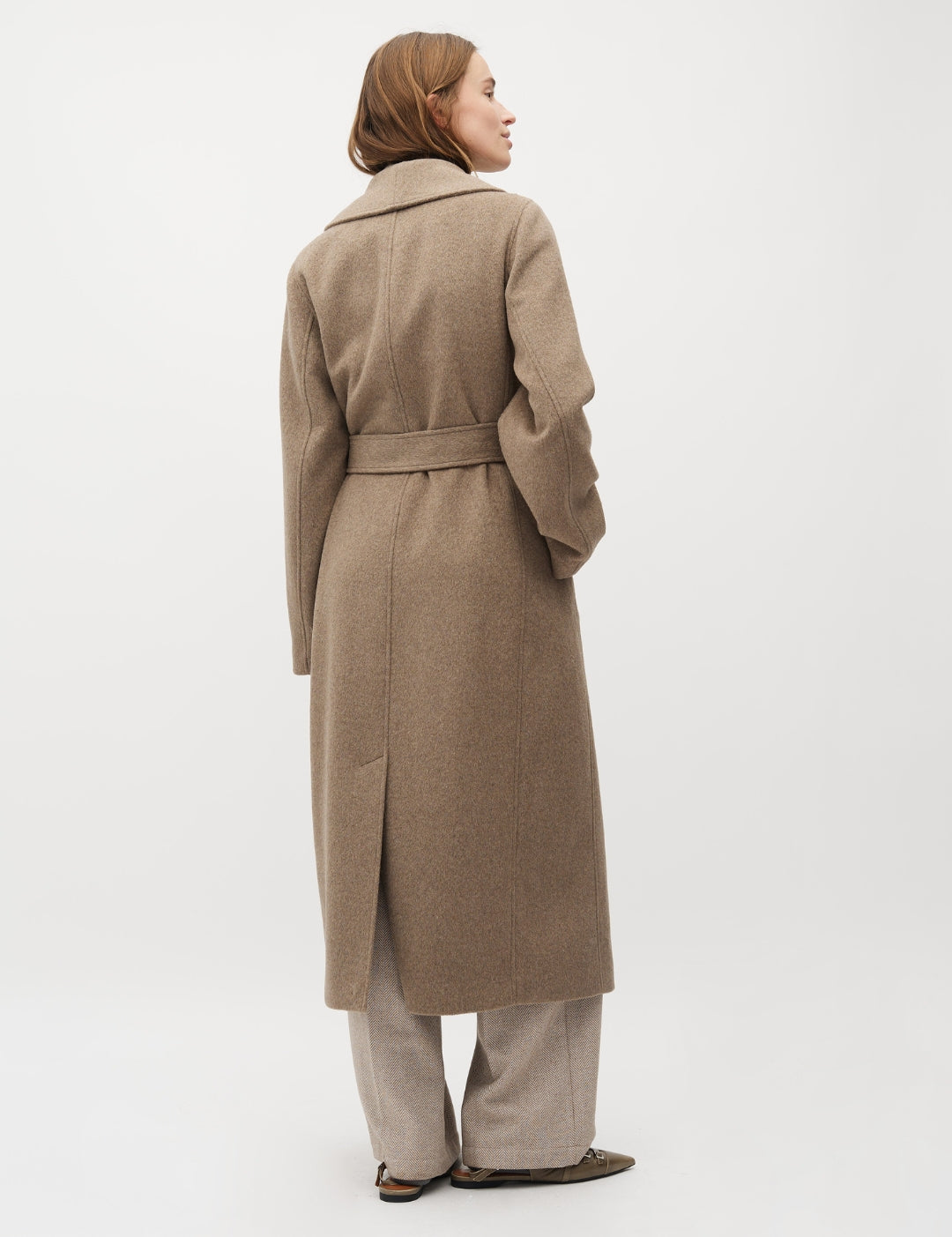 Umia-M_Greige Melange_Model_2