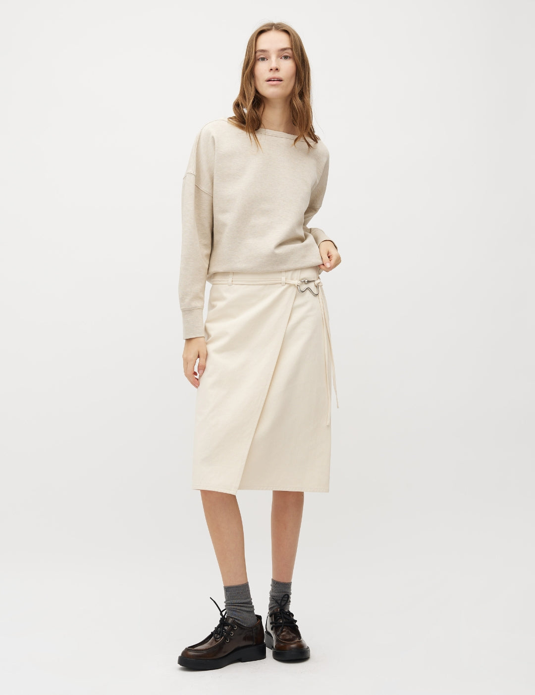 Zinaida-M_Ecru_Model_0