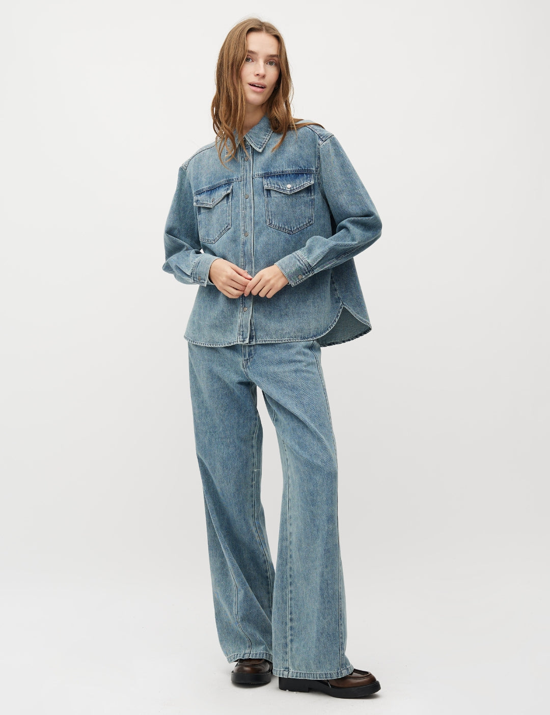 Katyn-M_Blue Soft Wash_Model_0