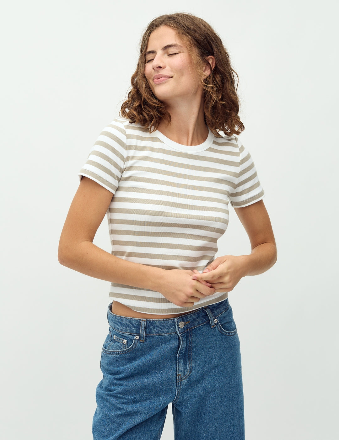 Otis-M_White Twig Stripe_Model_0