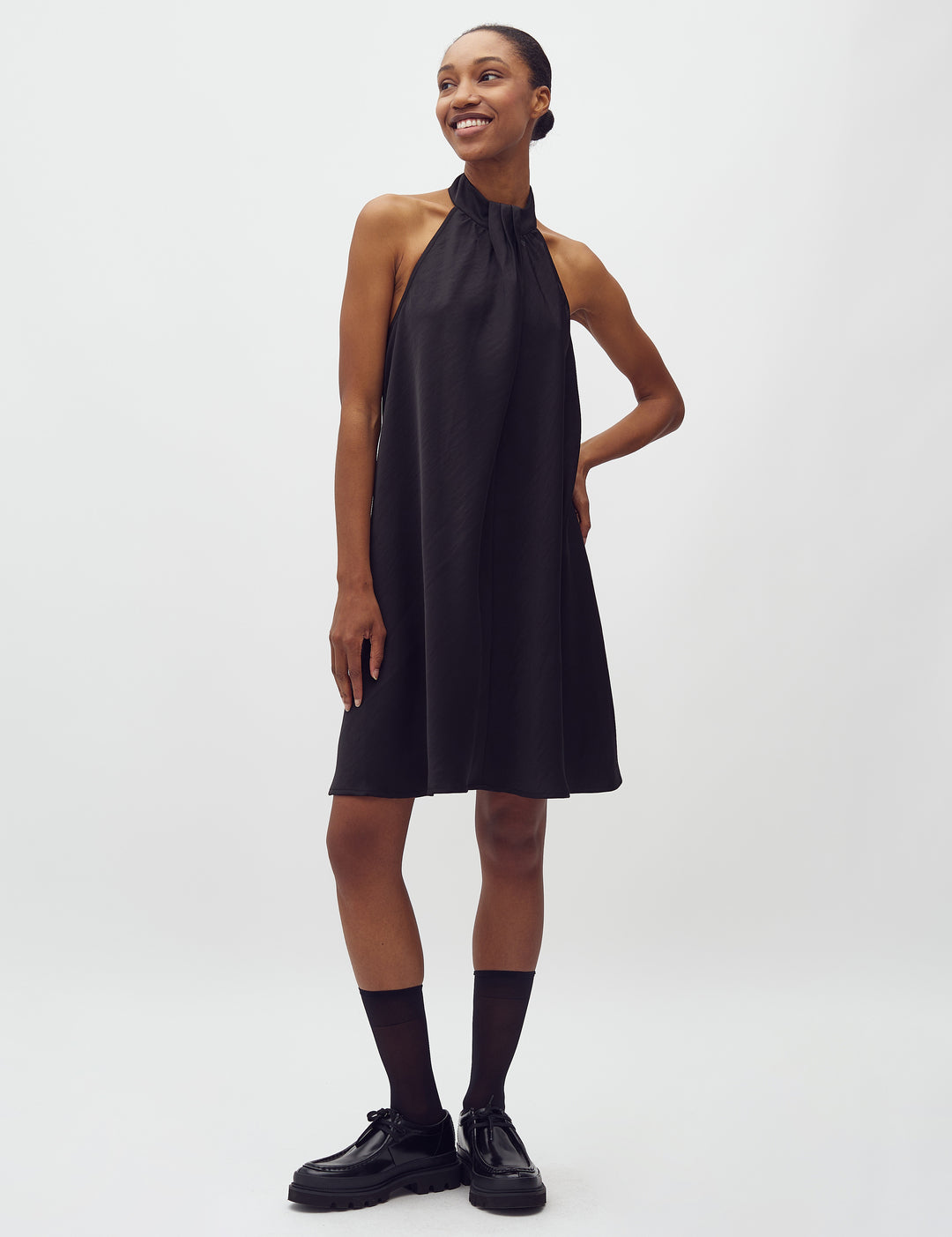 Zuzelia-M_Black_Model_0