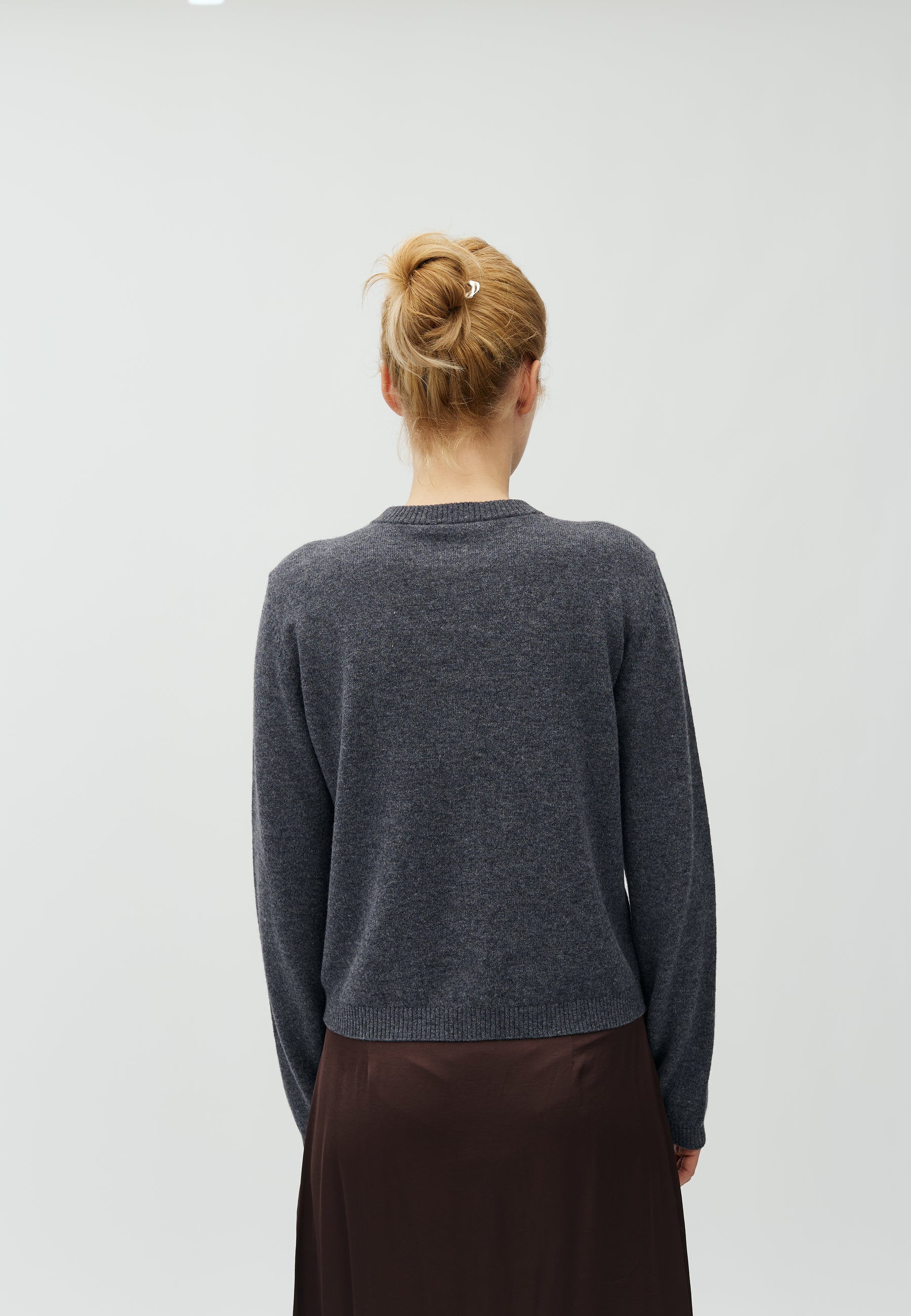 Averie-M_Dark Grey Melange_Model_3