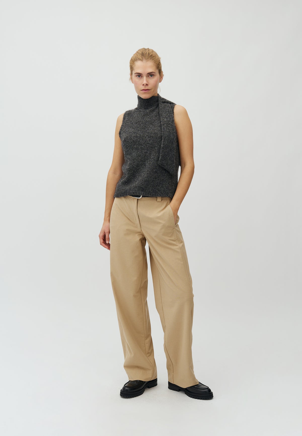 Fine-M_Dark Grey Melange_Model_0