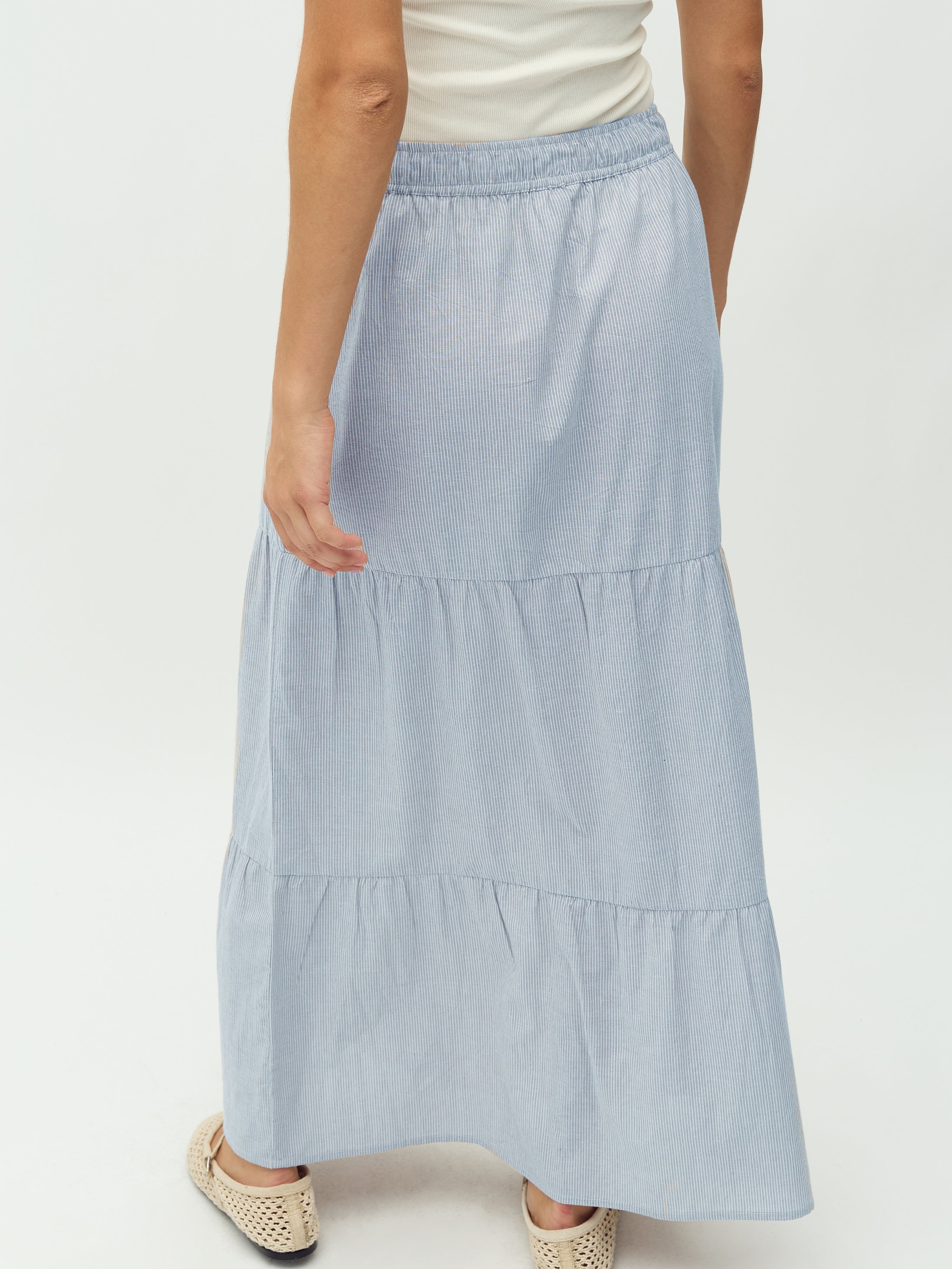 Otille-M_Blue White Stripe_Model_1