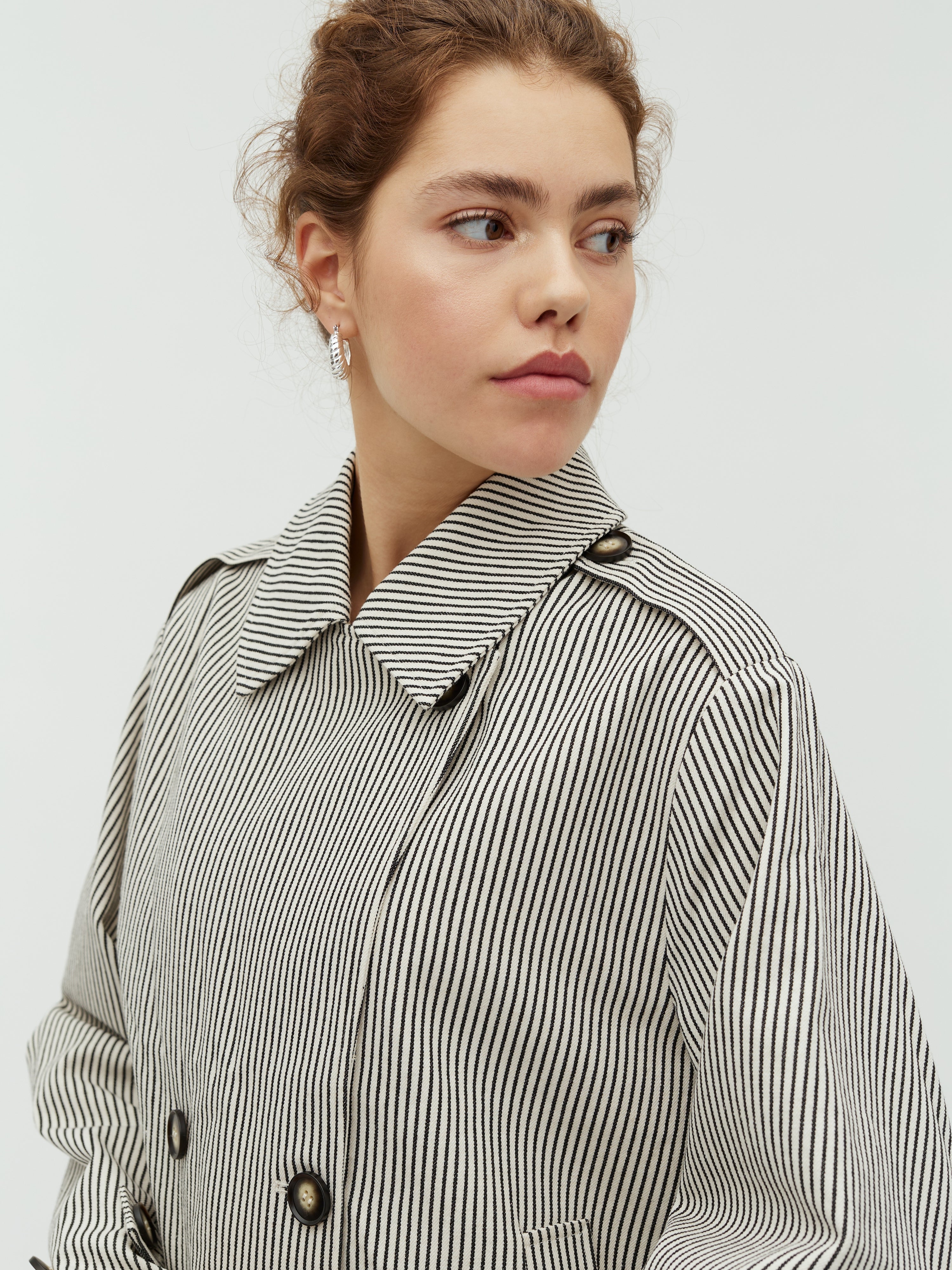 Becker-M_Black Beige Stripe_Model_1