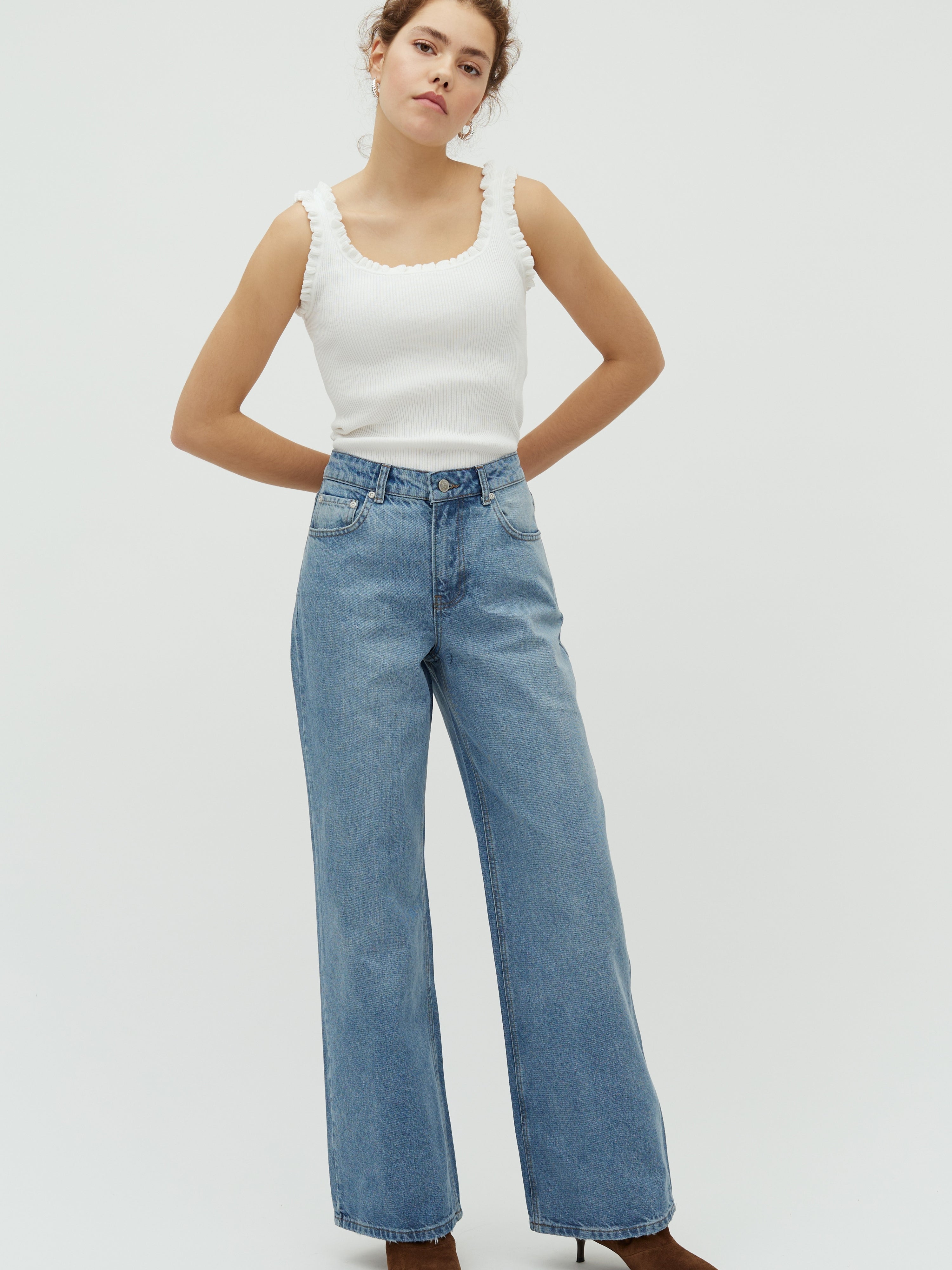 Amarillo-M_Light Blue Brushing_Model_0