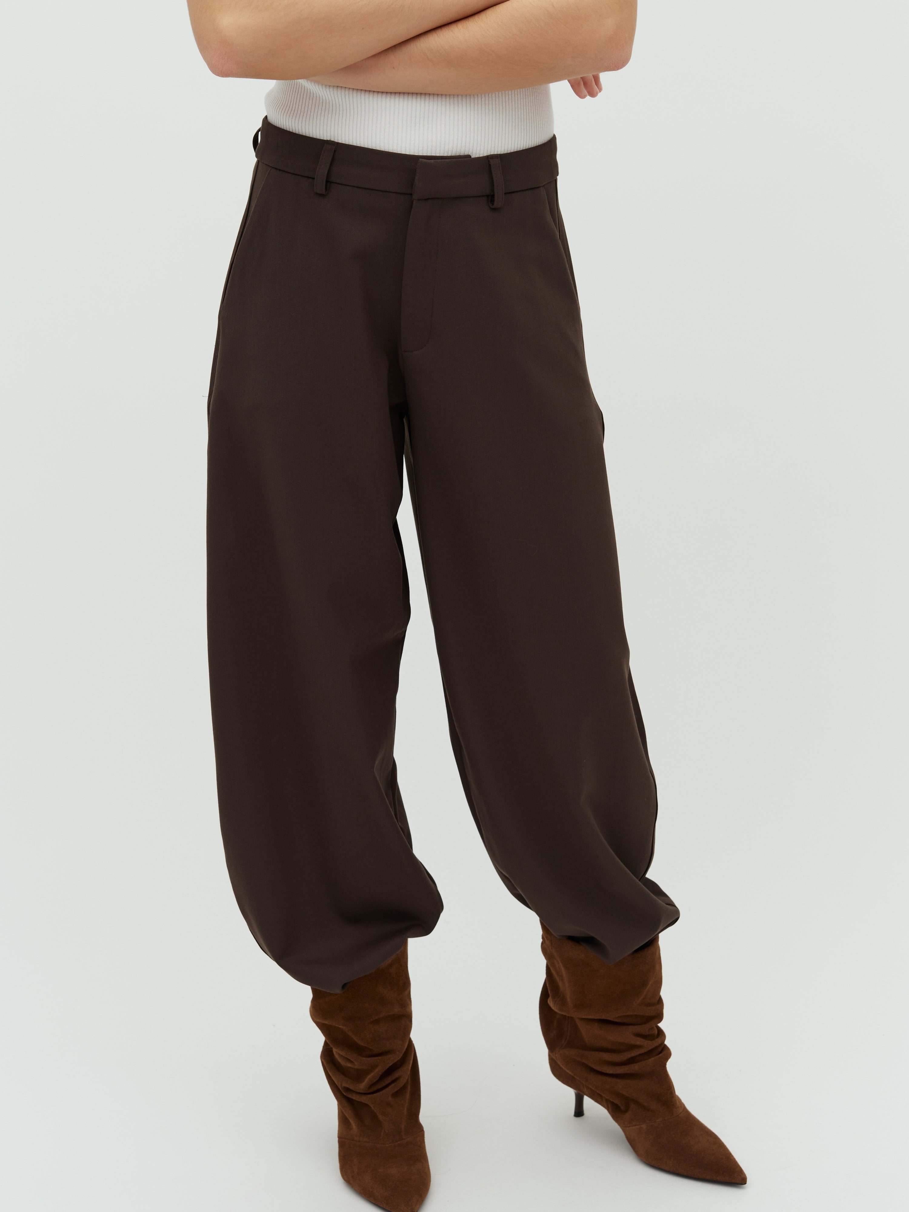 Silira-M_Coffee Brown_Model_1