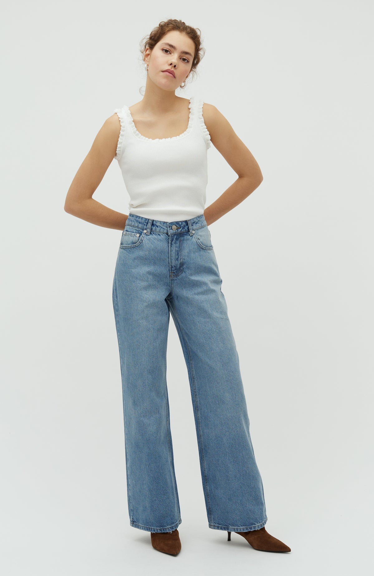 Amarillo-M_Light Blue Brushing_Model_0