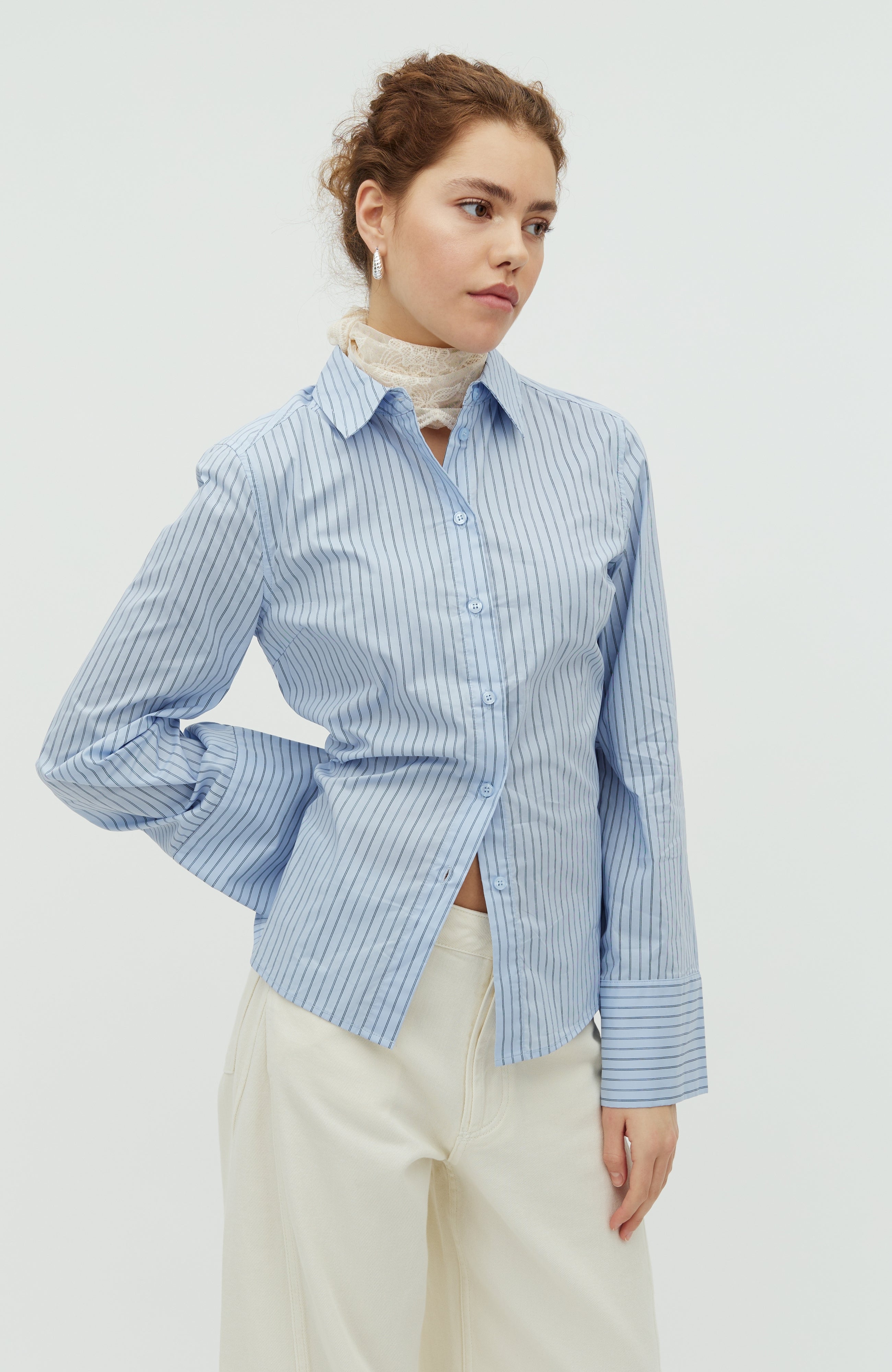 Kaloni-M_Blue Navy Stripe_Model_0