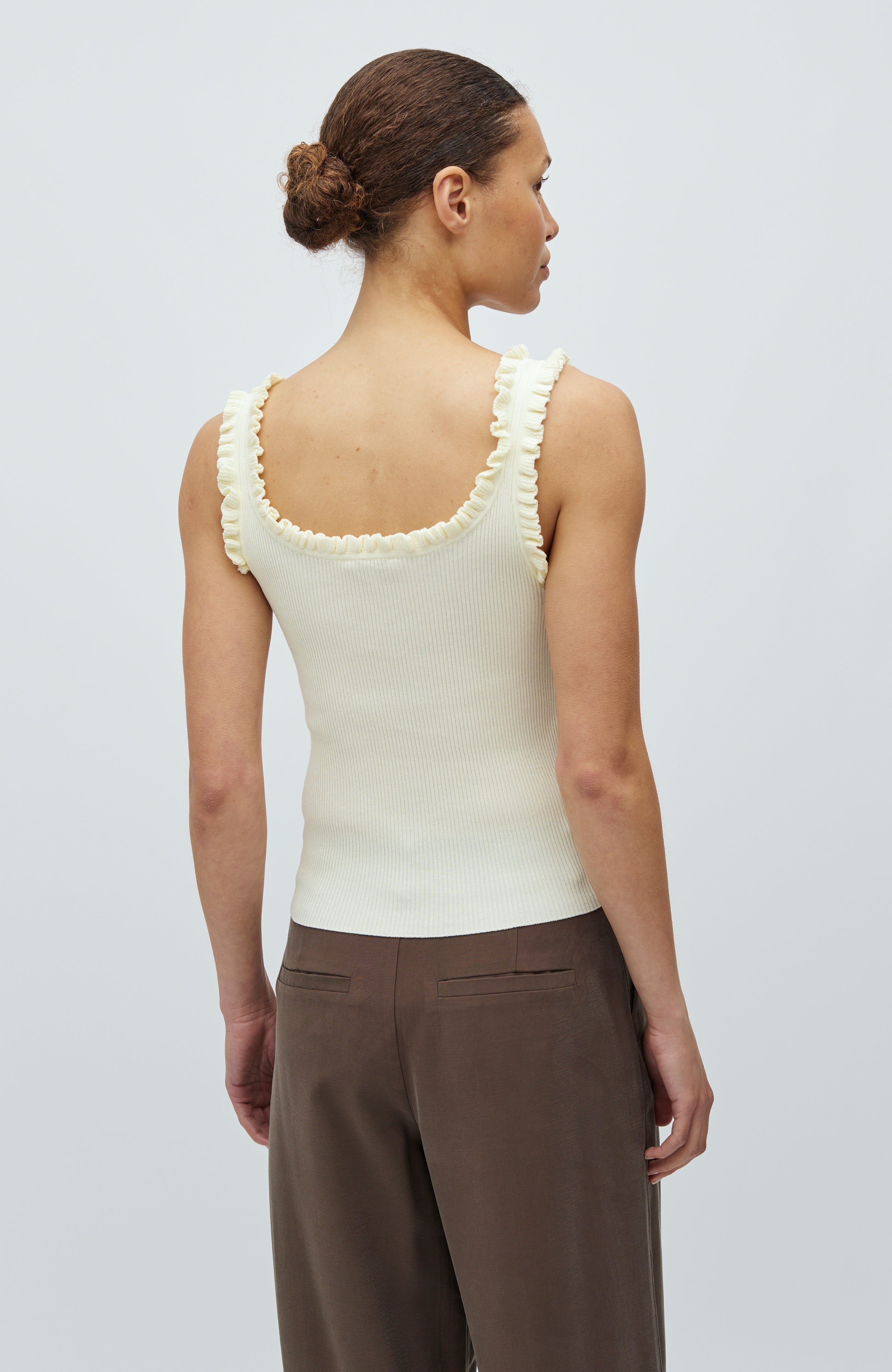 Elinne-M_Ivory Yellow_Model_1