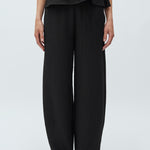 Emryn-M_Black_Model_1