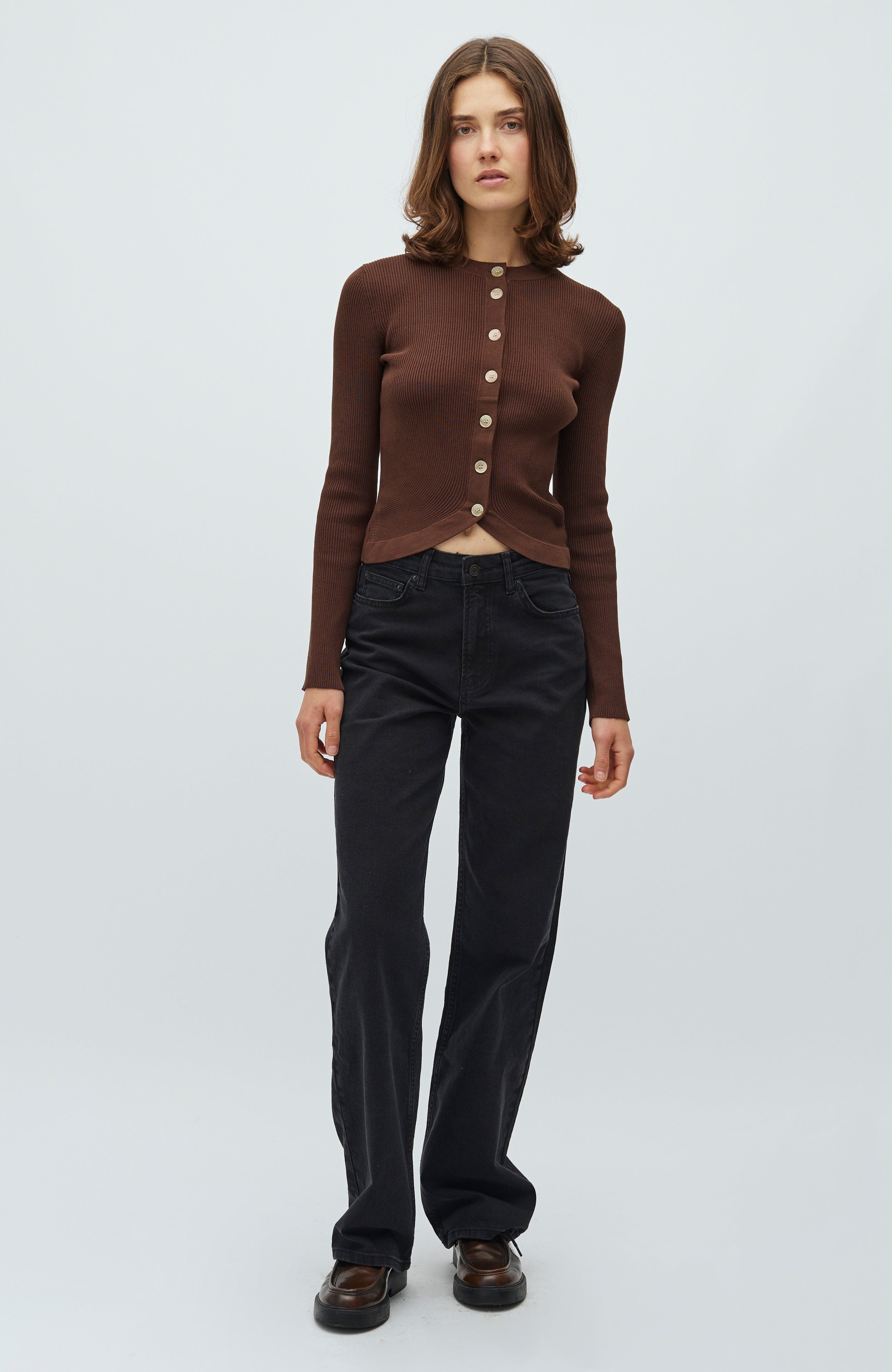 Arietty-M_Chocolate Brown_Model_3