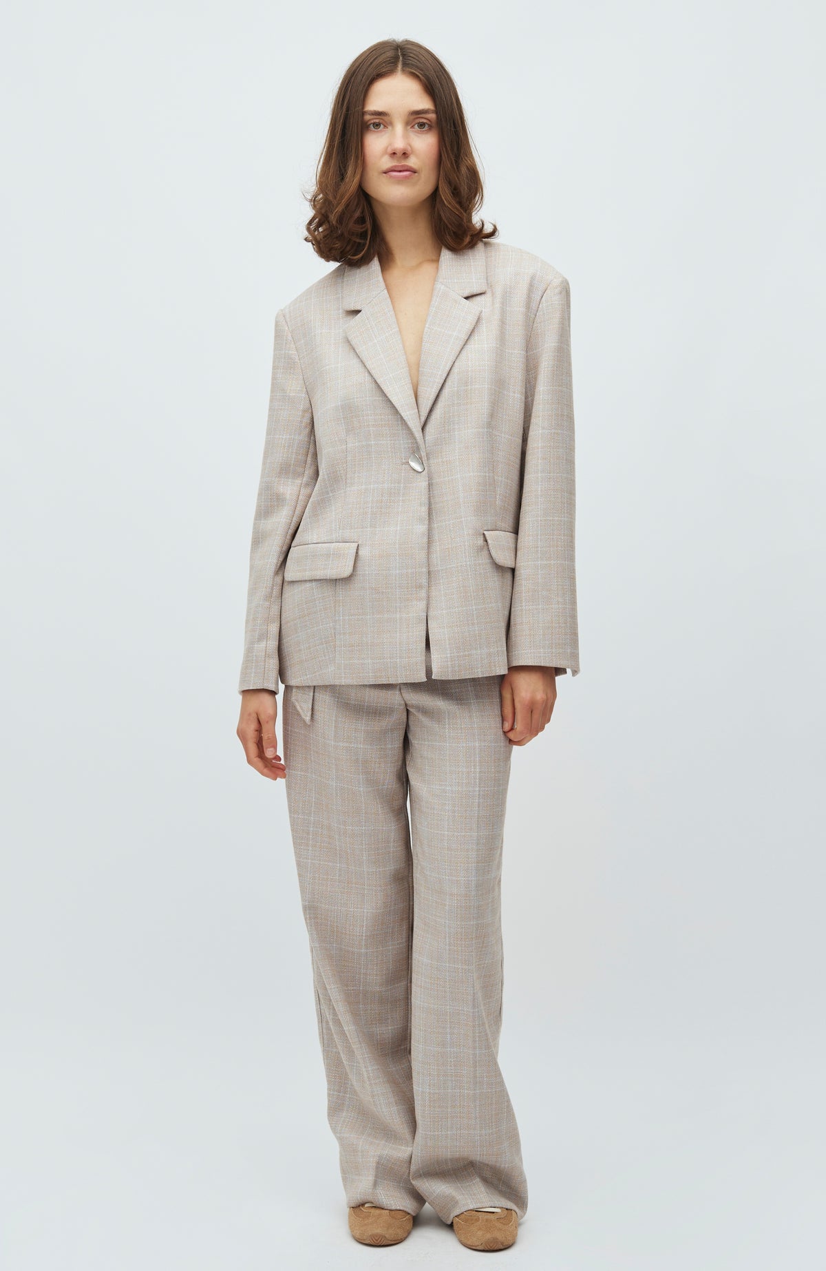 Howla-M_Beige Check_Model_0