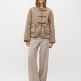 Keisa-M_Grey Coffee Melange_Model_0