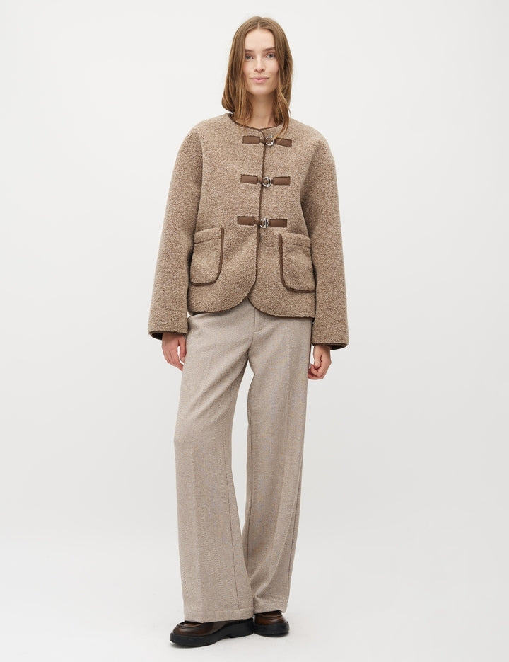 Keisa-M_Grey Coffee Melange_Model_0