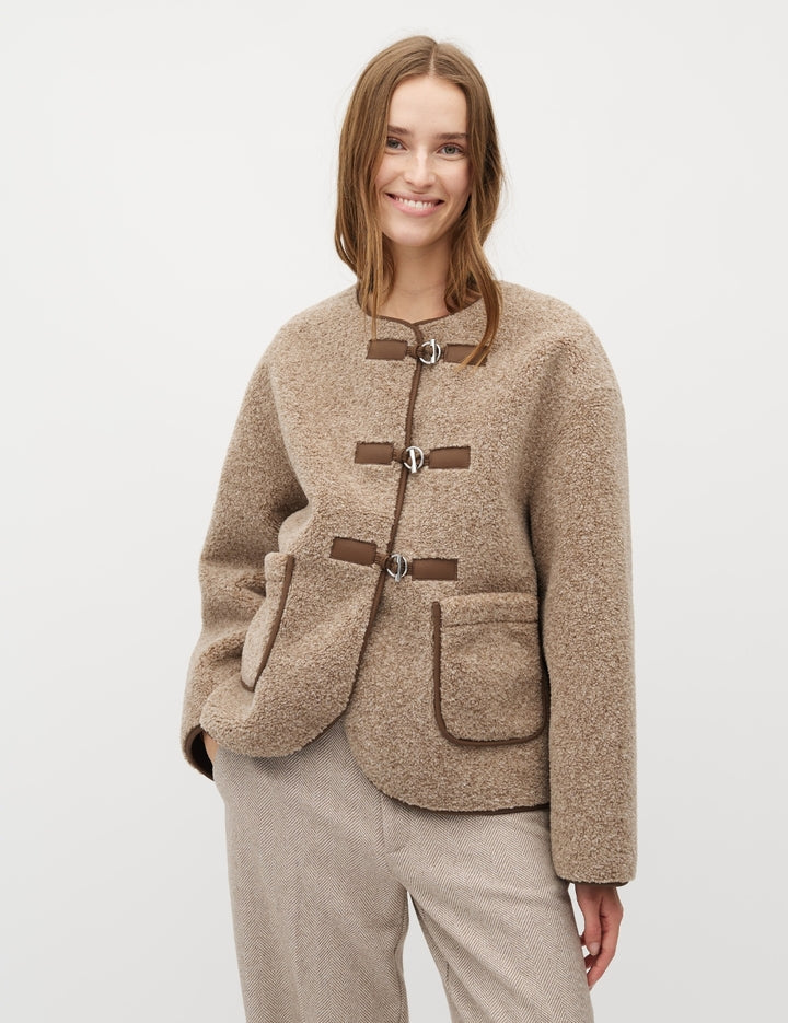 Keisa-M_Grey Coffee Melange_Model_1