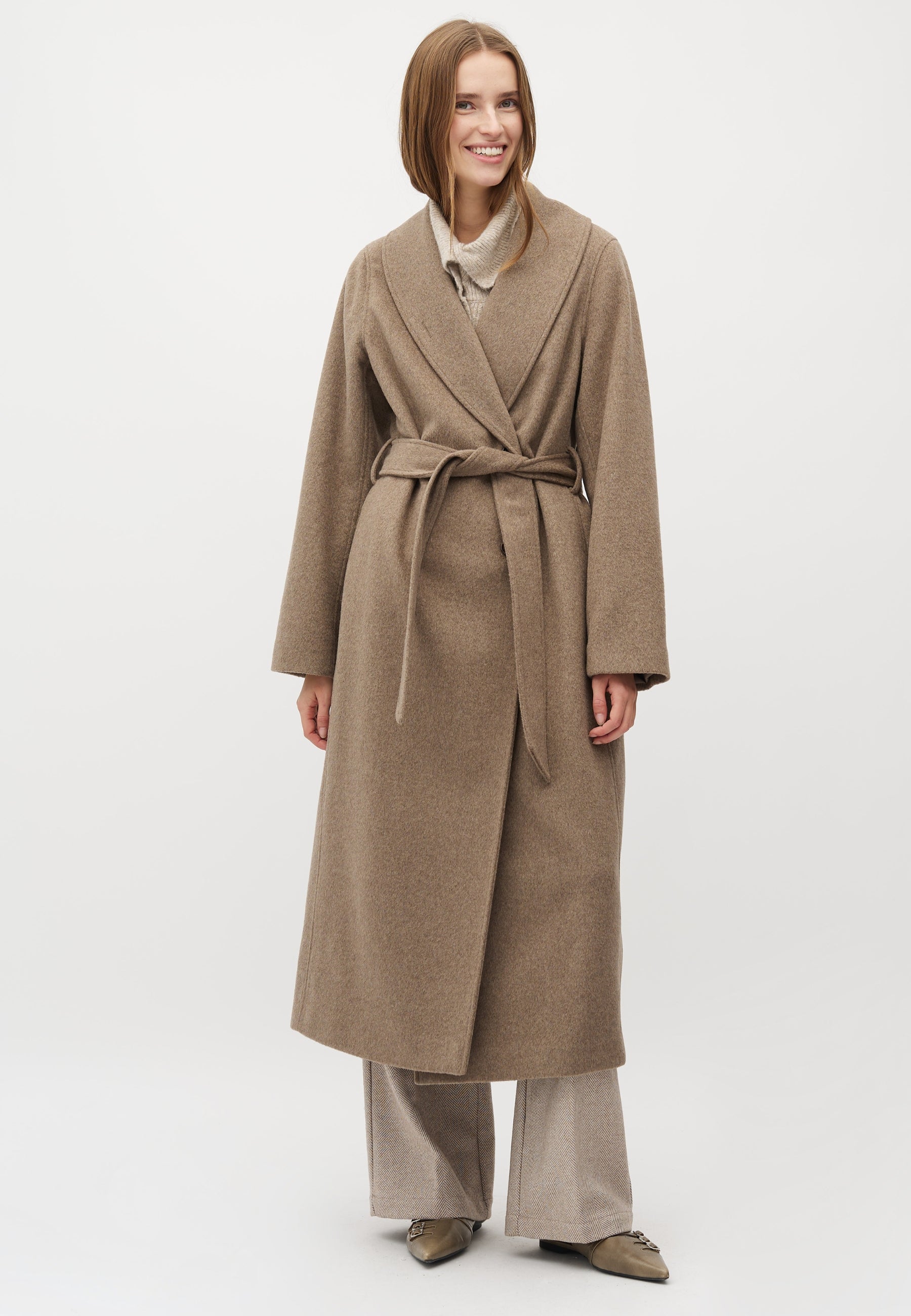 Umia-M_Greige Melange_Model_0