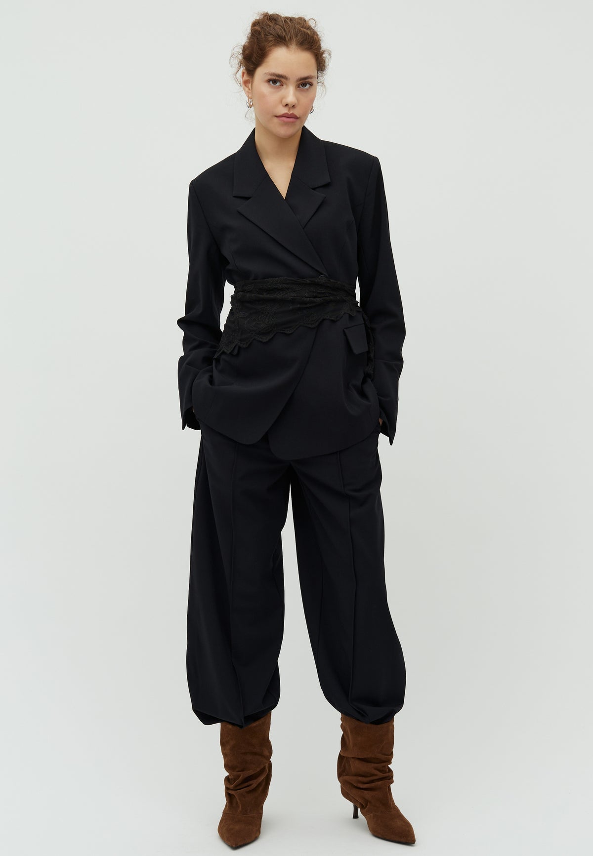 Pija-M_Black_Model_0