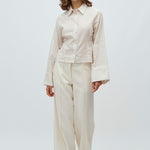 Kalanna-M_White Feather Grey Stripe_Model_2