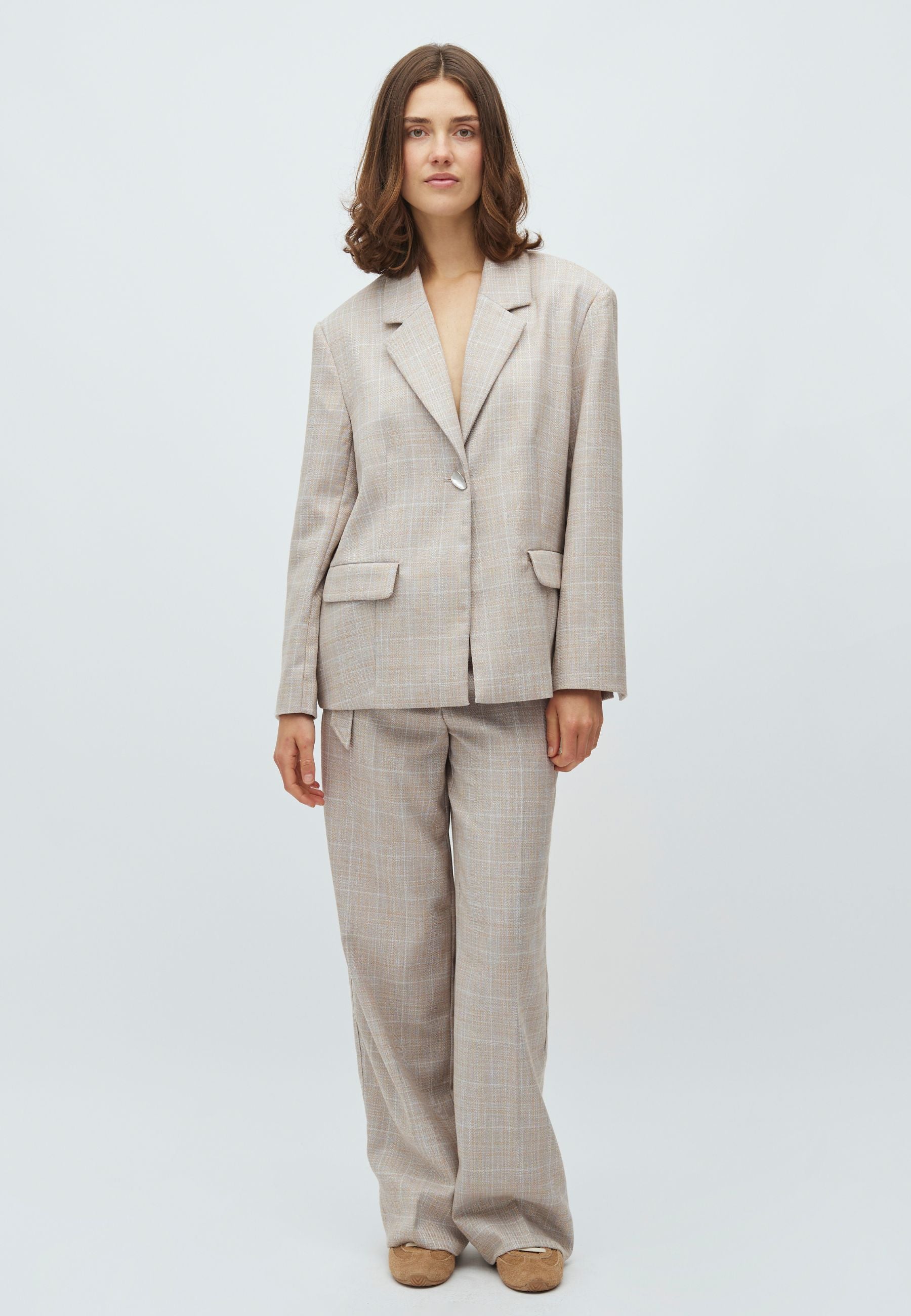 Clementa-M_Beige Check_Model_0