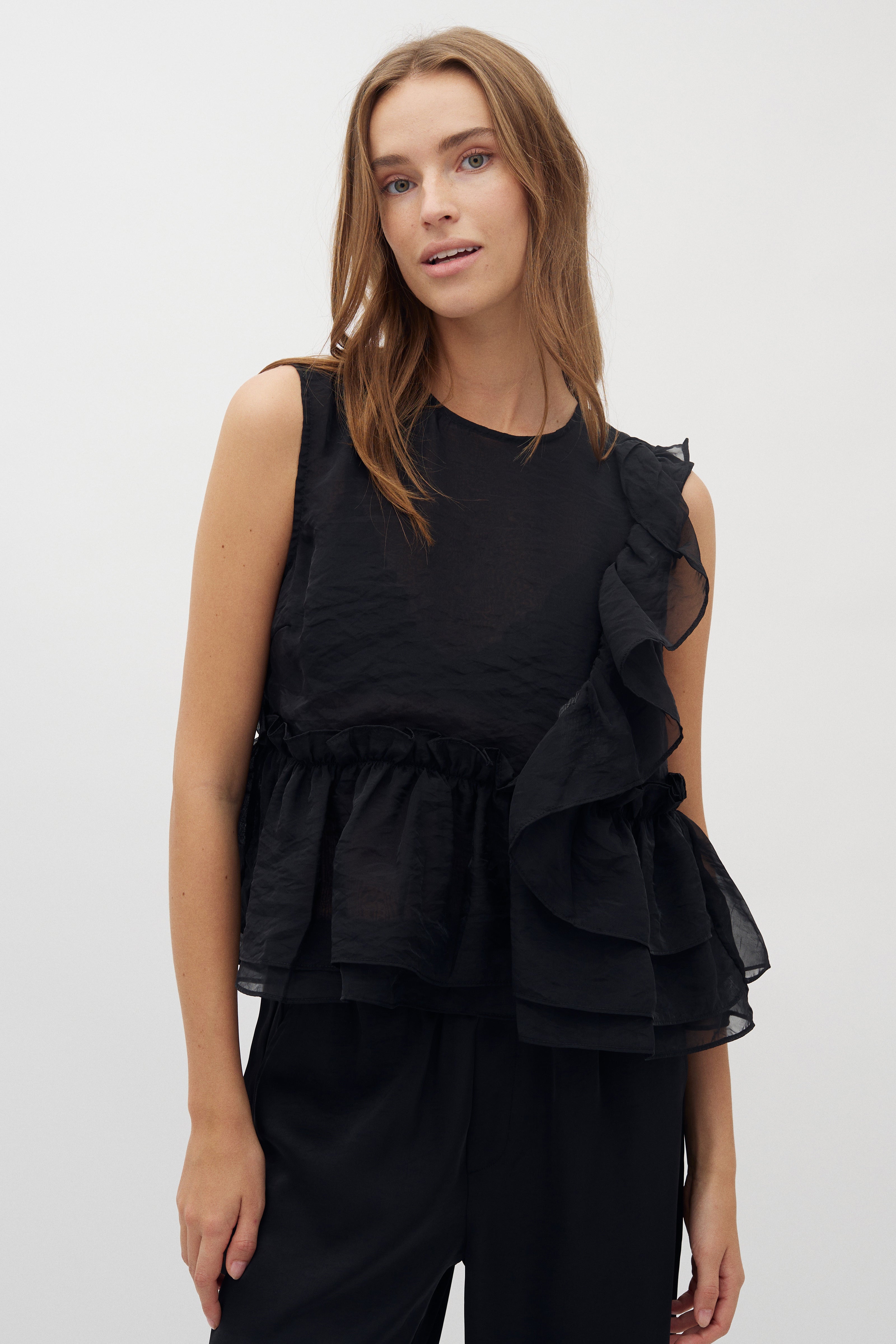 Sivanna-M_Black_Model_0