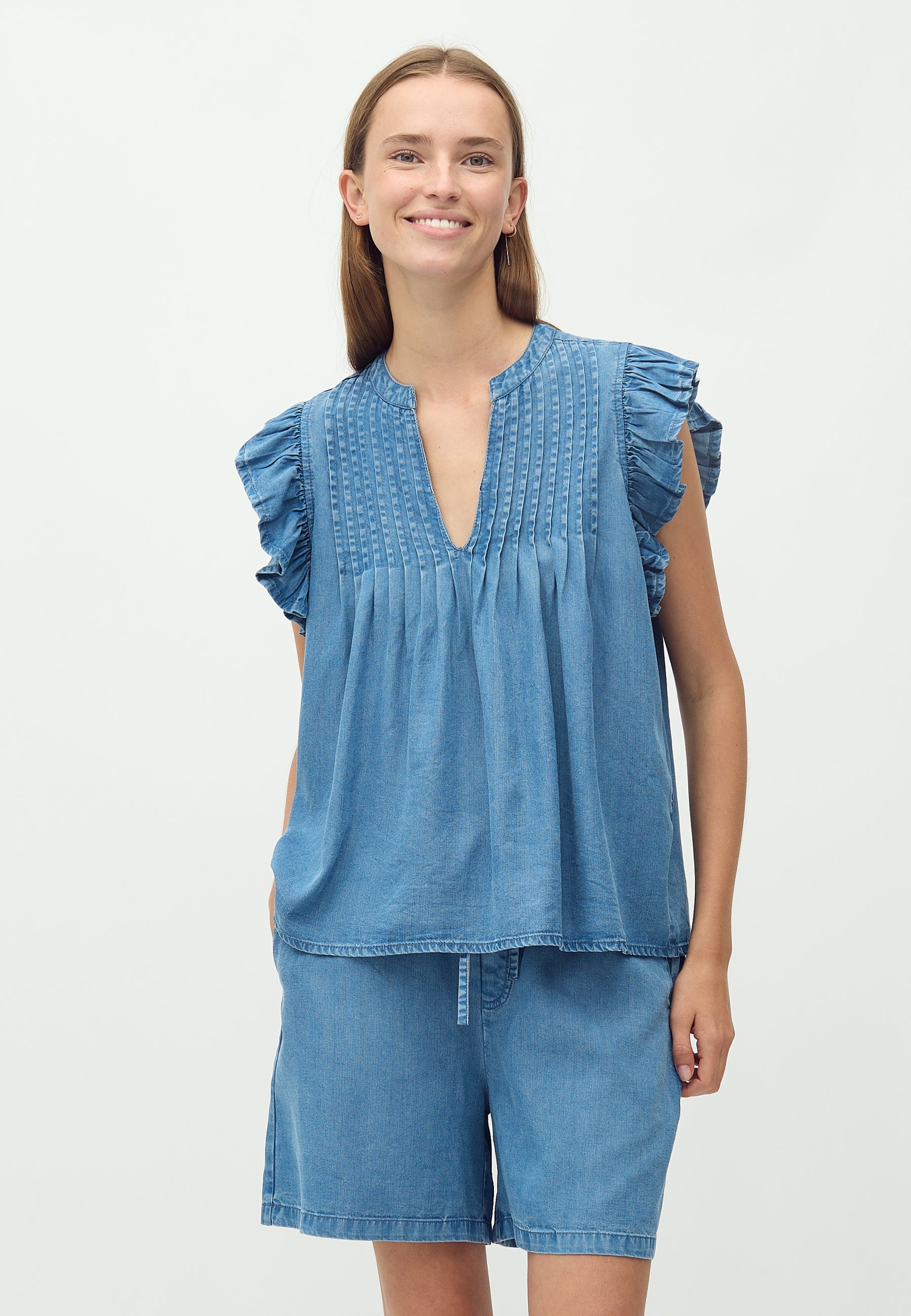 Gemala-M_Mid Vintage Wash_Model_0