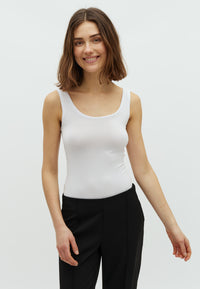 Sina_Optical White_Model_0