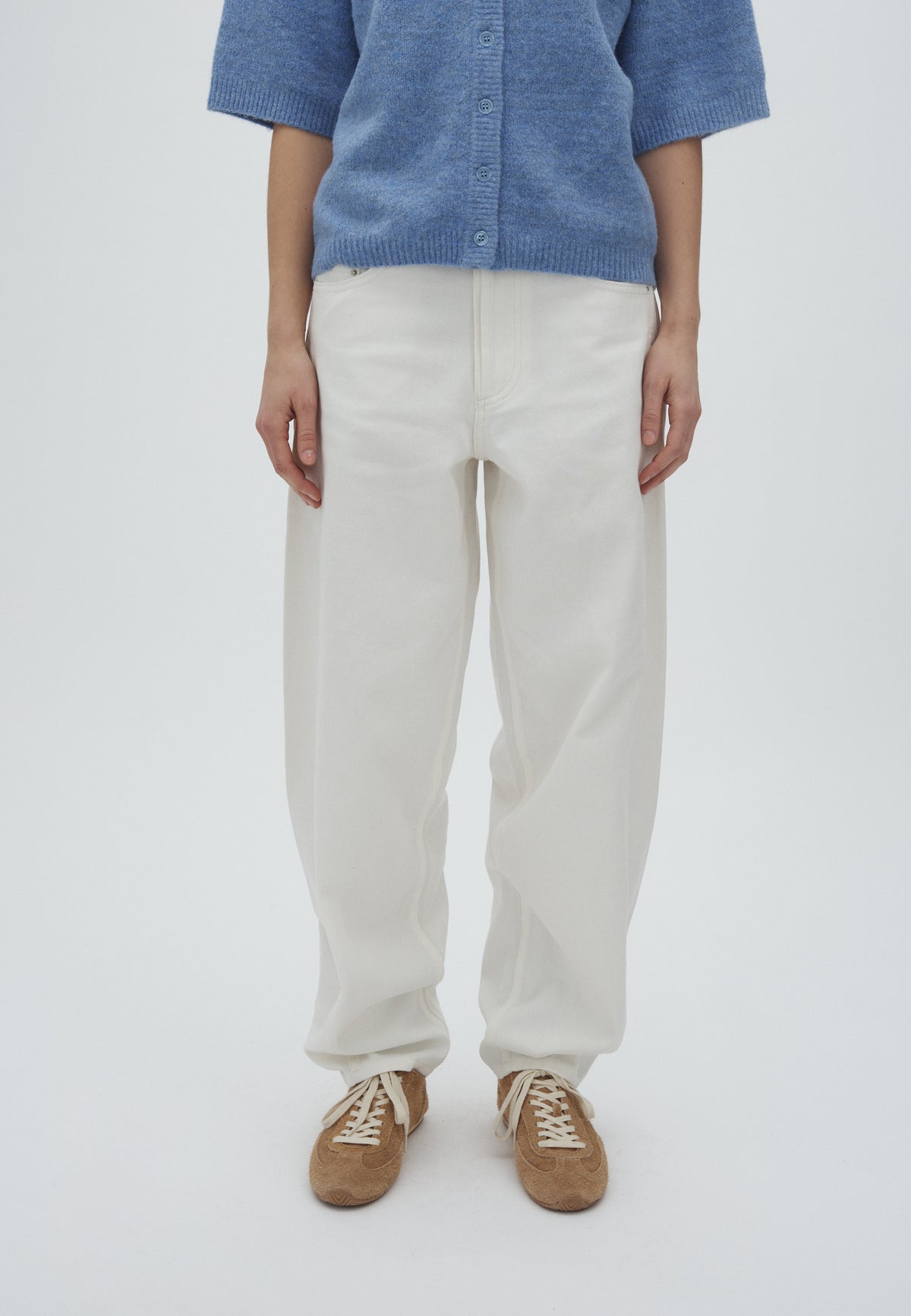 Menton-M_Pale Crem_Model_0