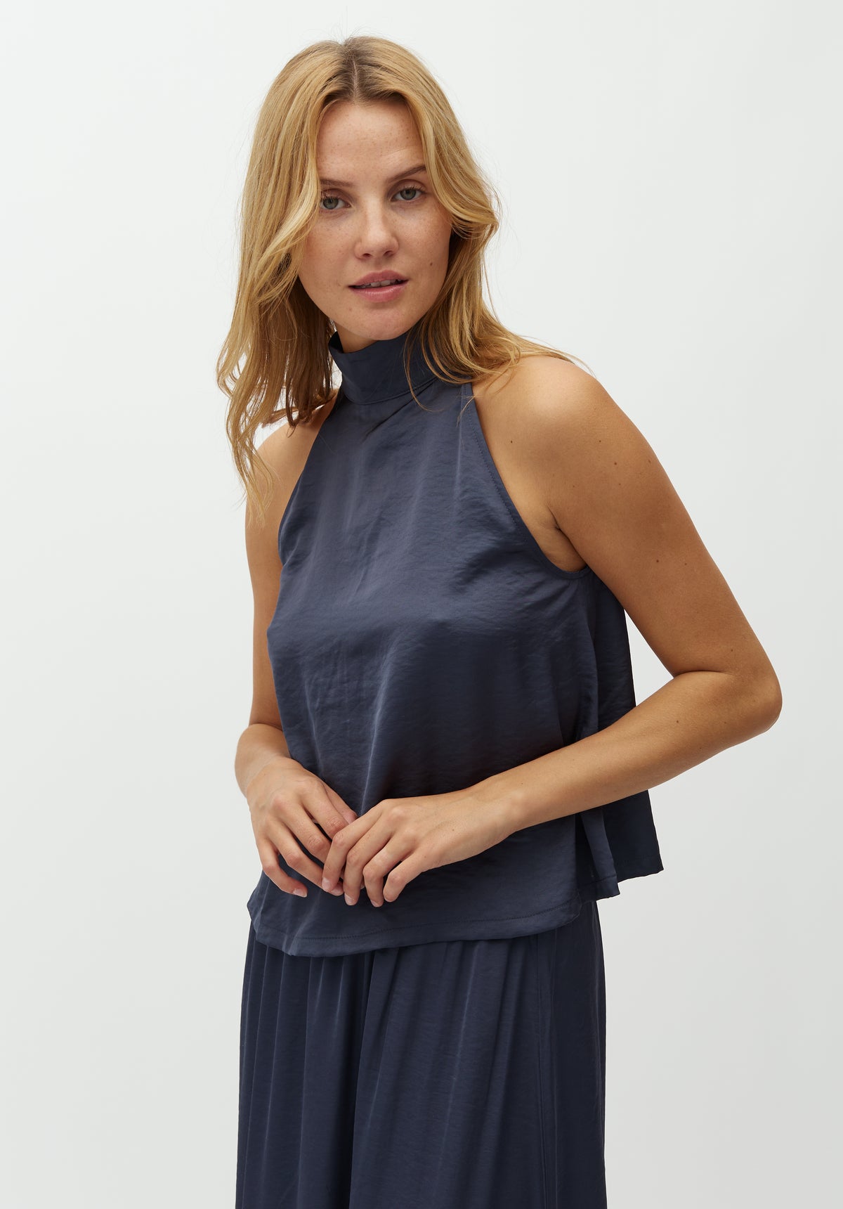 Zuzeel-M_Bering Blue_Model_0