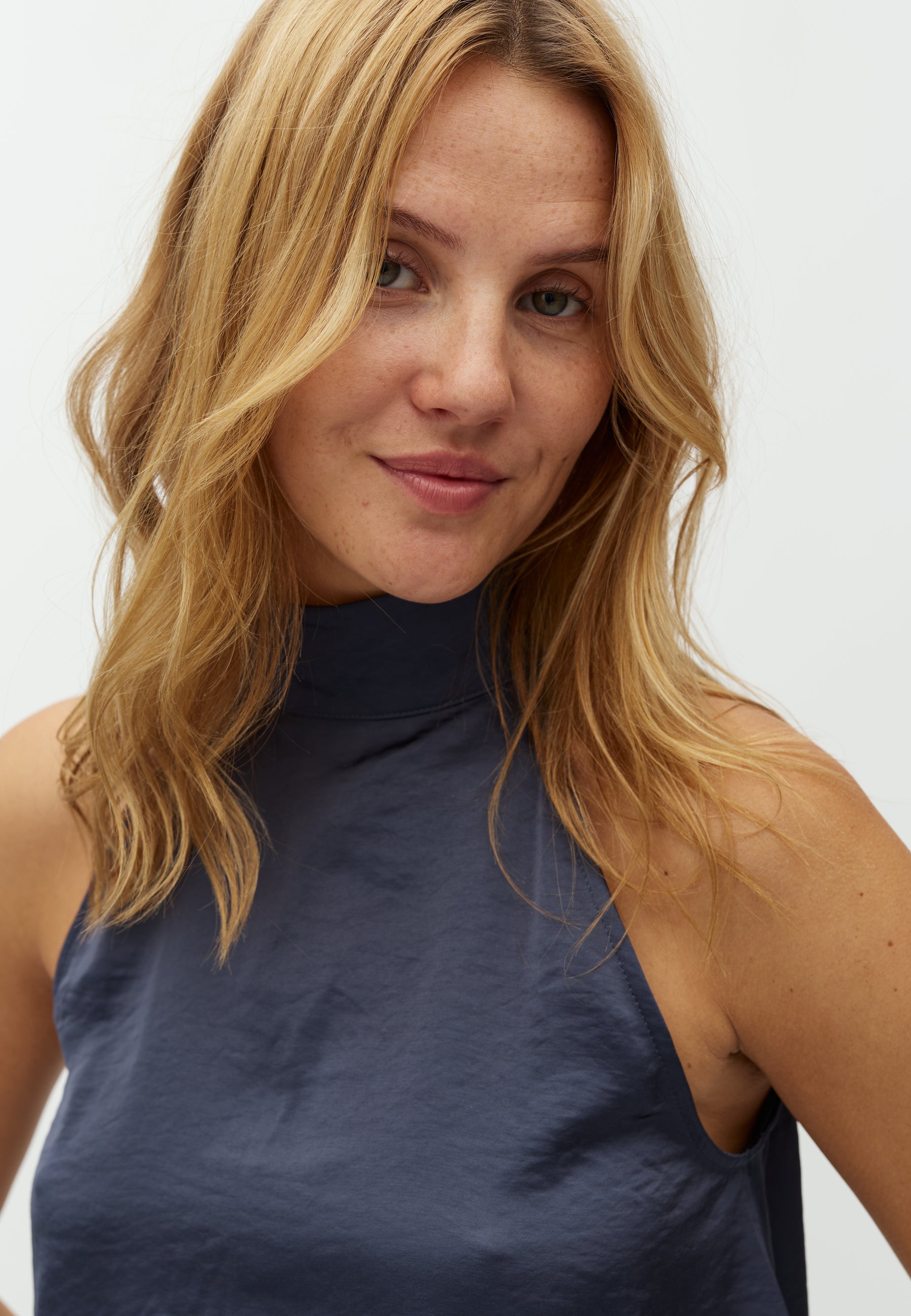 Zuzeel-M_Bering Blue_Model_1