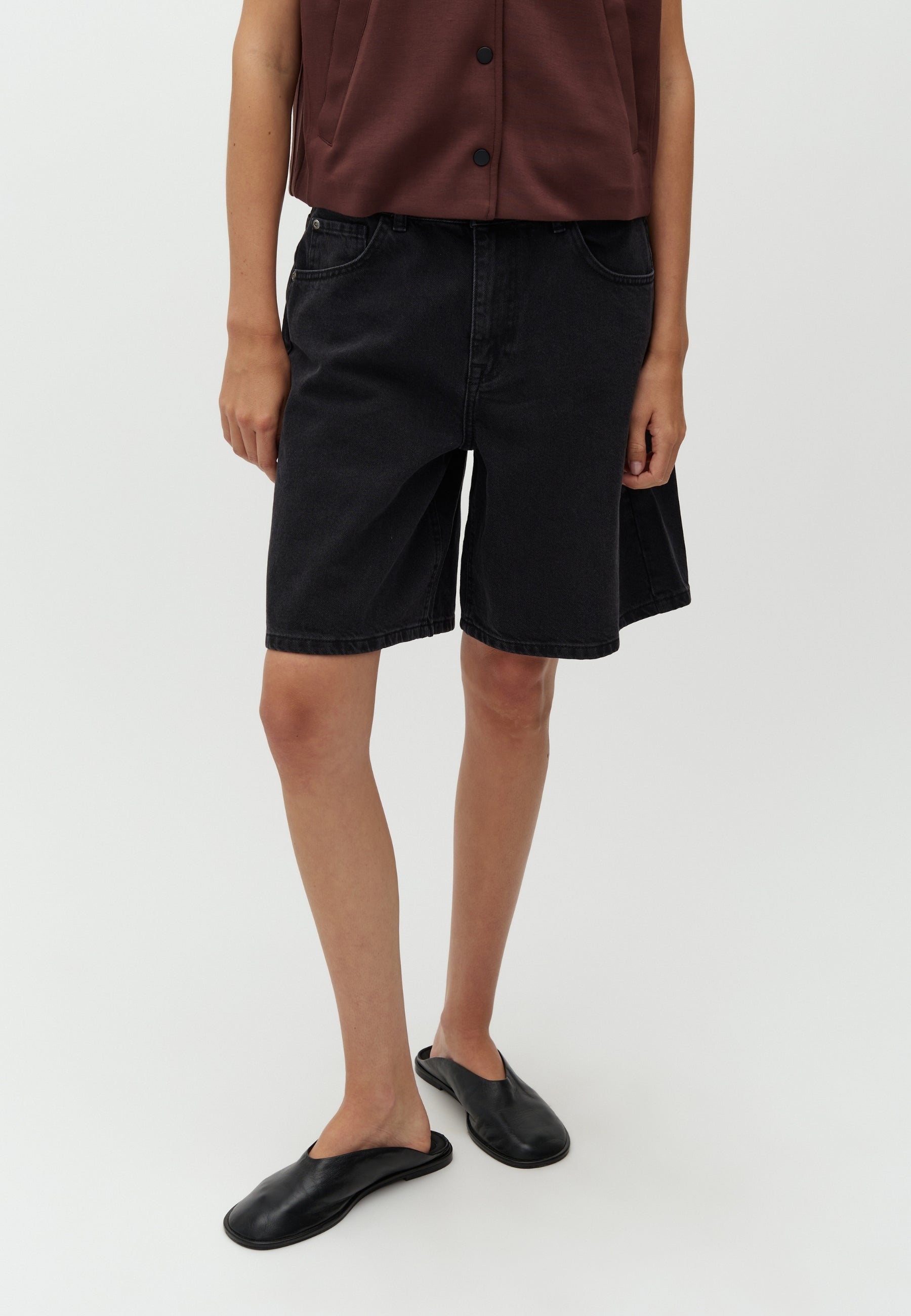 Talina-M_Rebel Black_Model_1