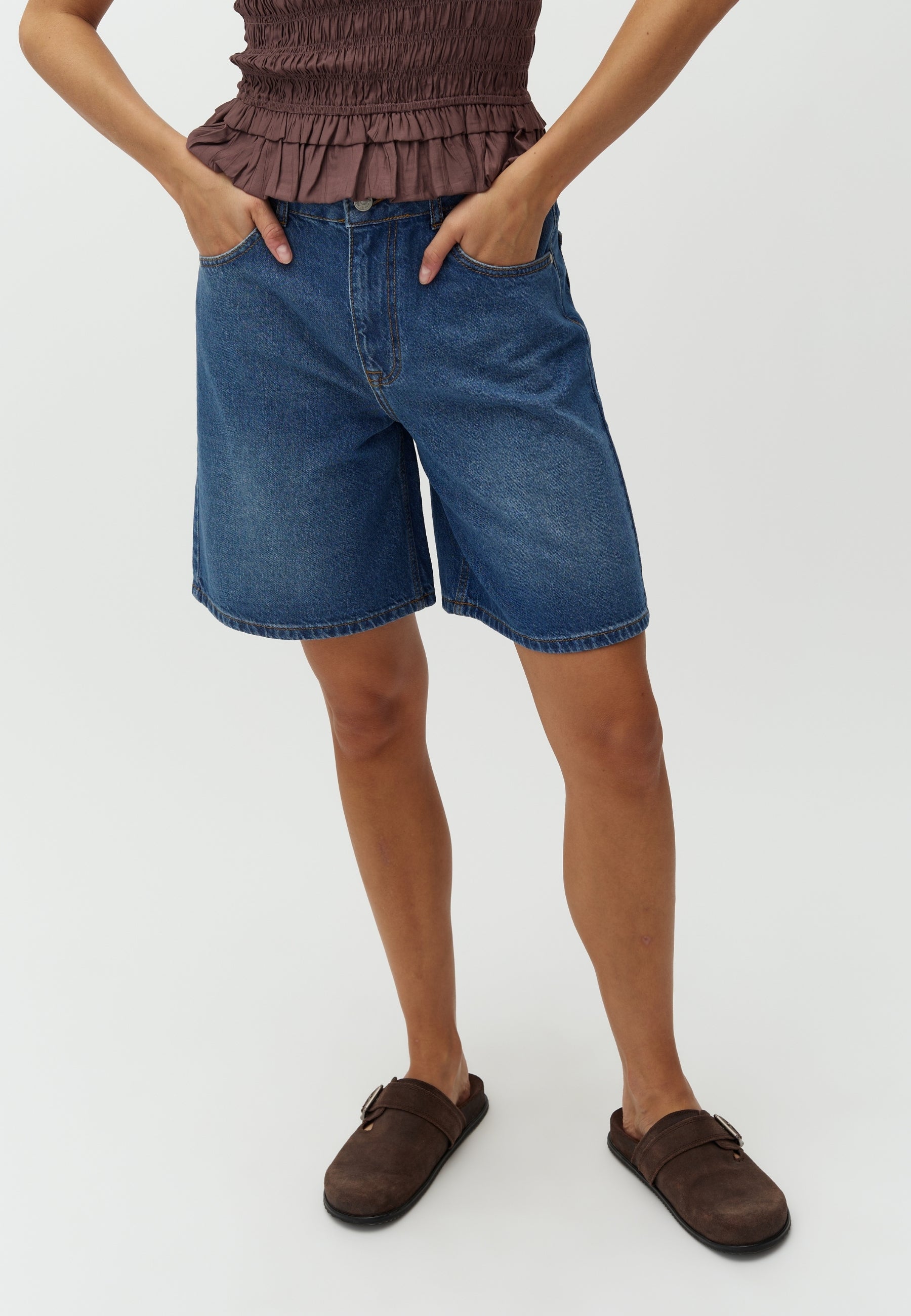 Talina-M_Vintage Blue Wash_Model_1