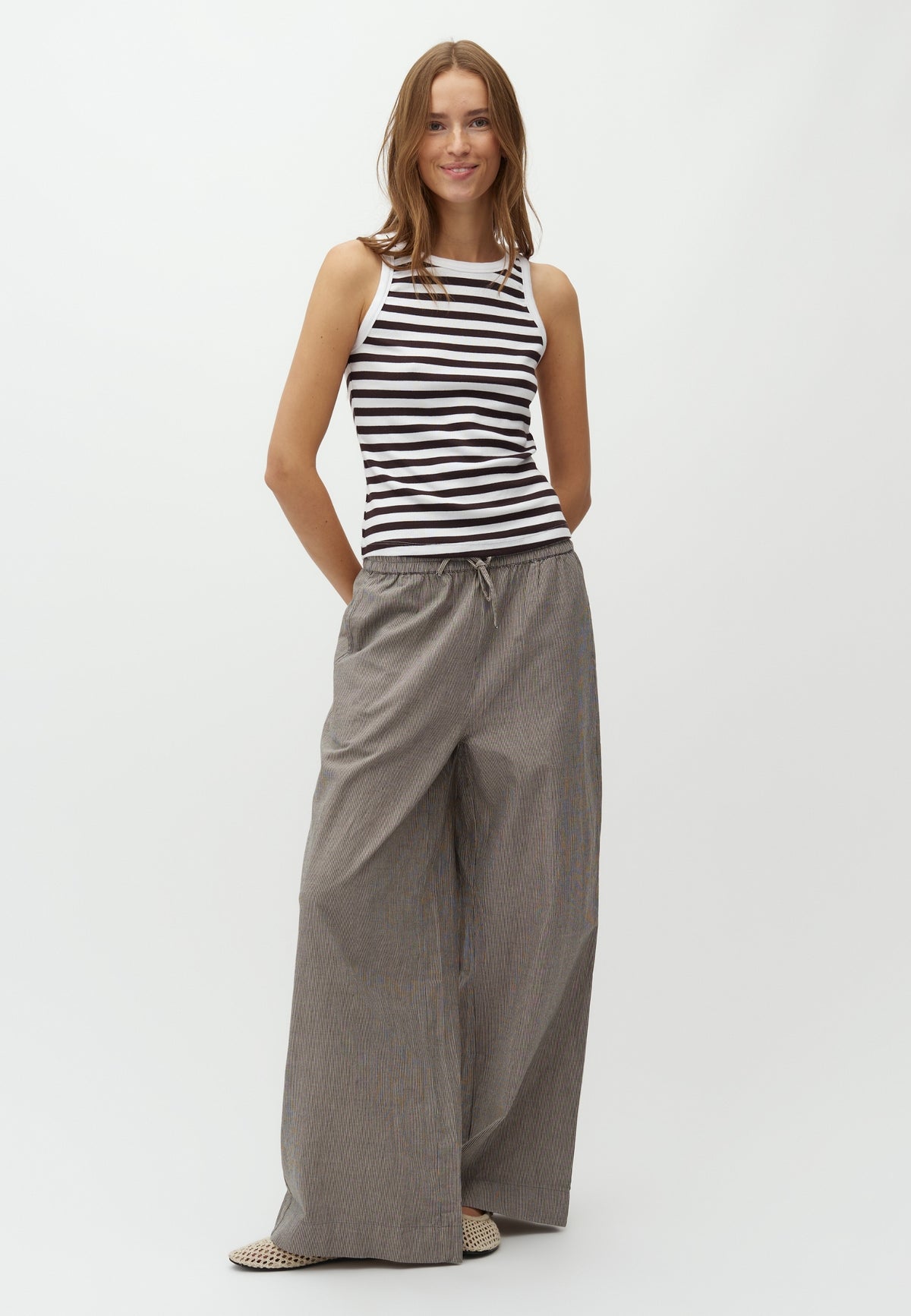 Clari-M_Java White Stripe_Model_0